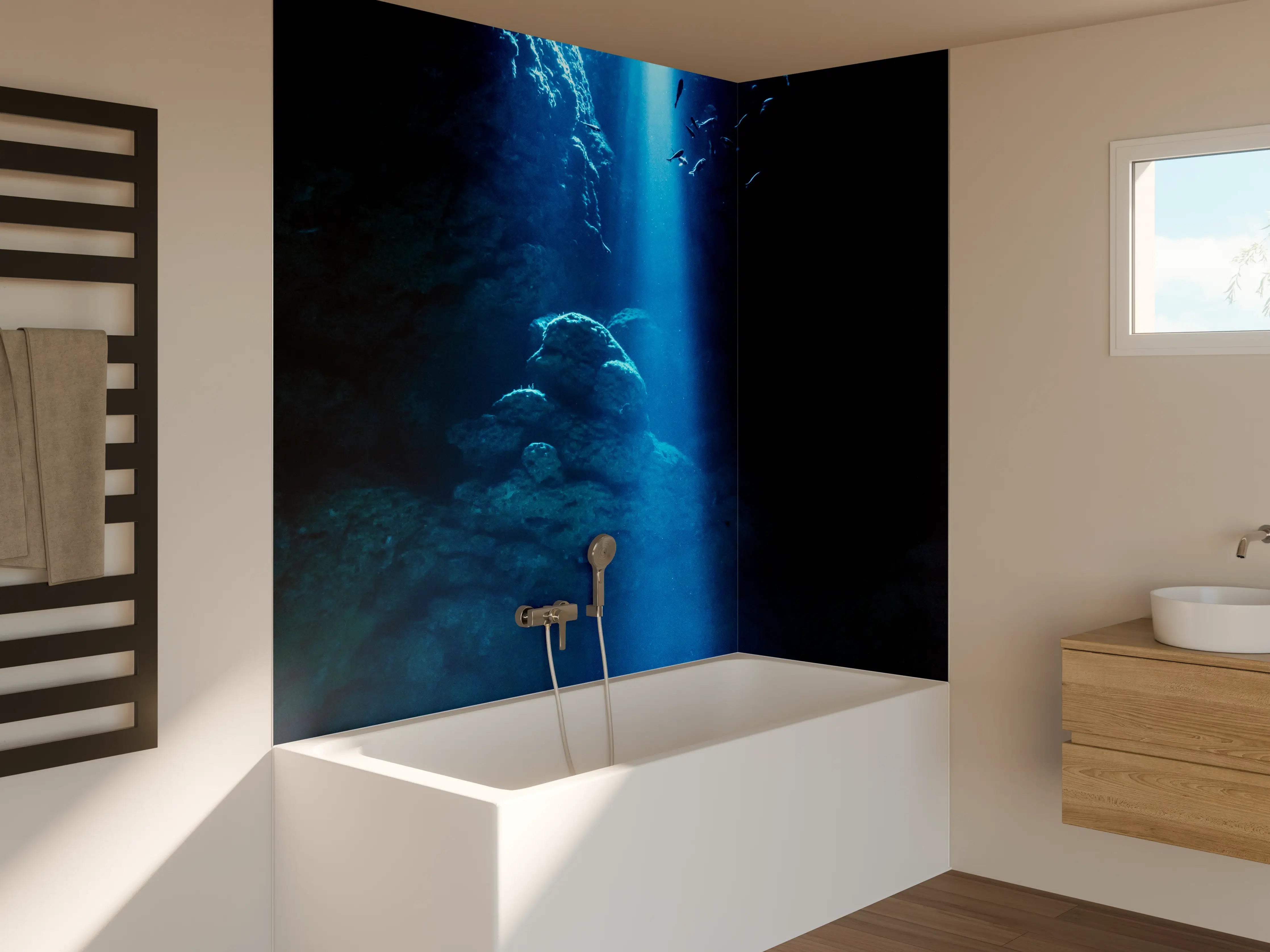 Badewannen-Rückwand - Sonnenstrahl in die Unterwasserhöhle im japanischen Ozean