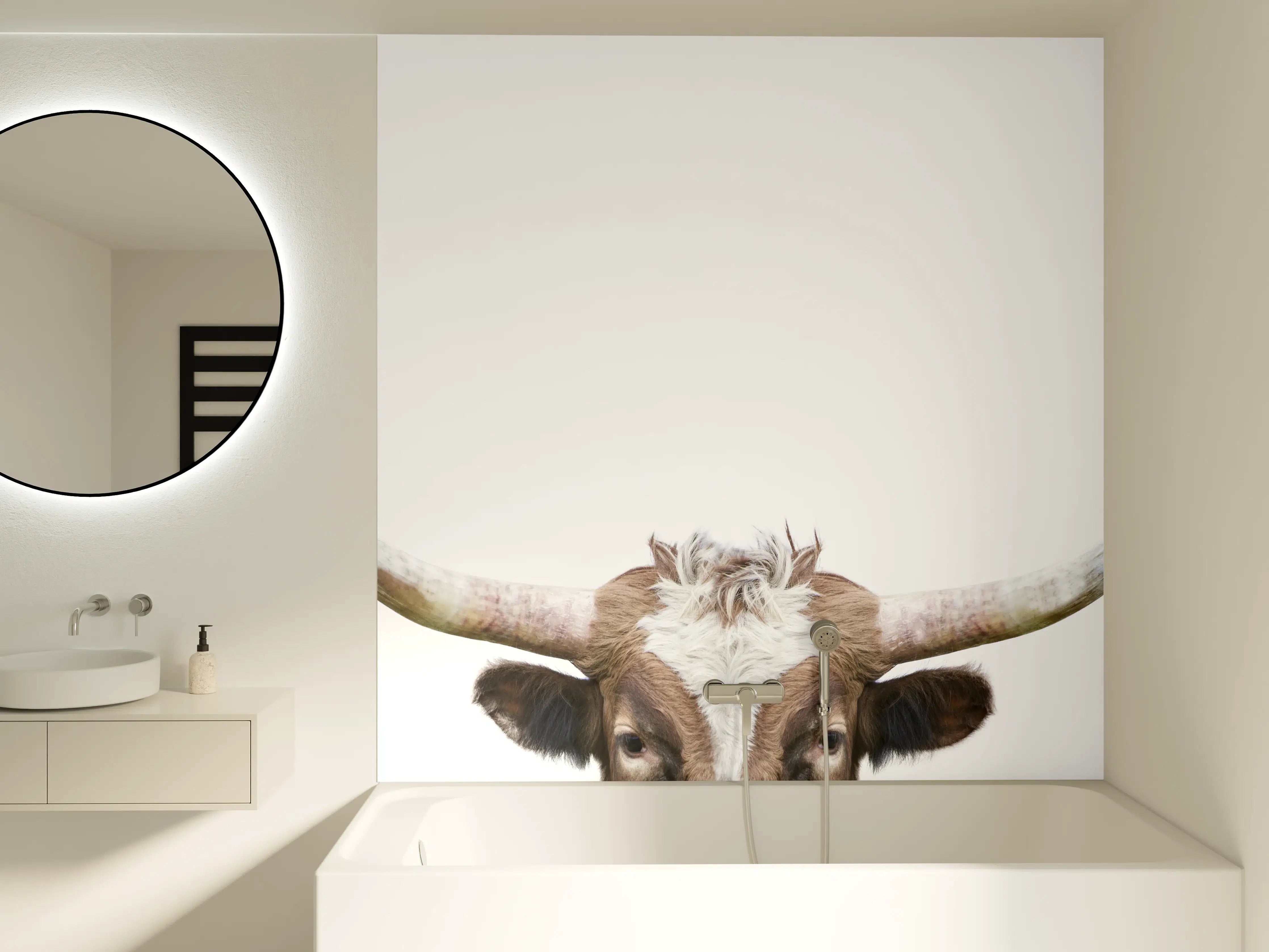 Badewannen-Rückwand - Spähende Longhorn-Kuh