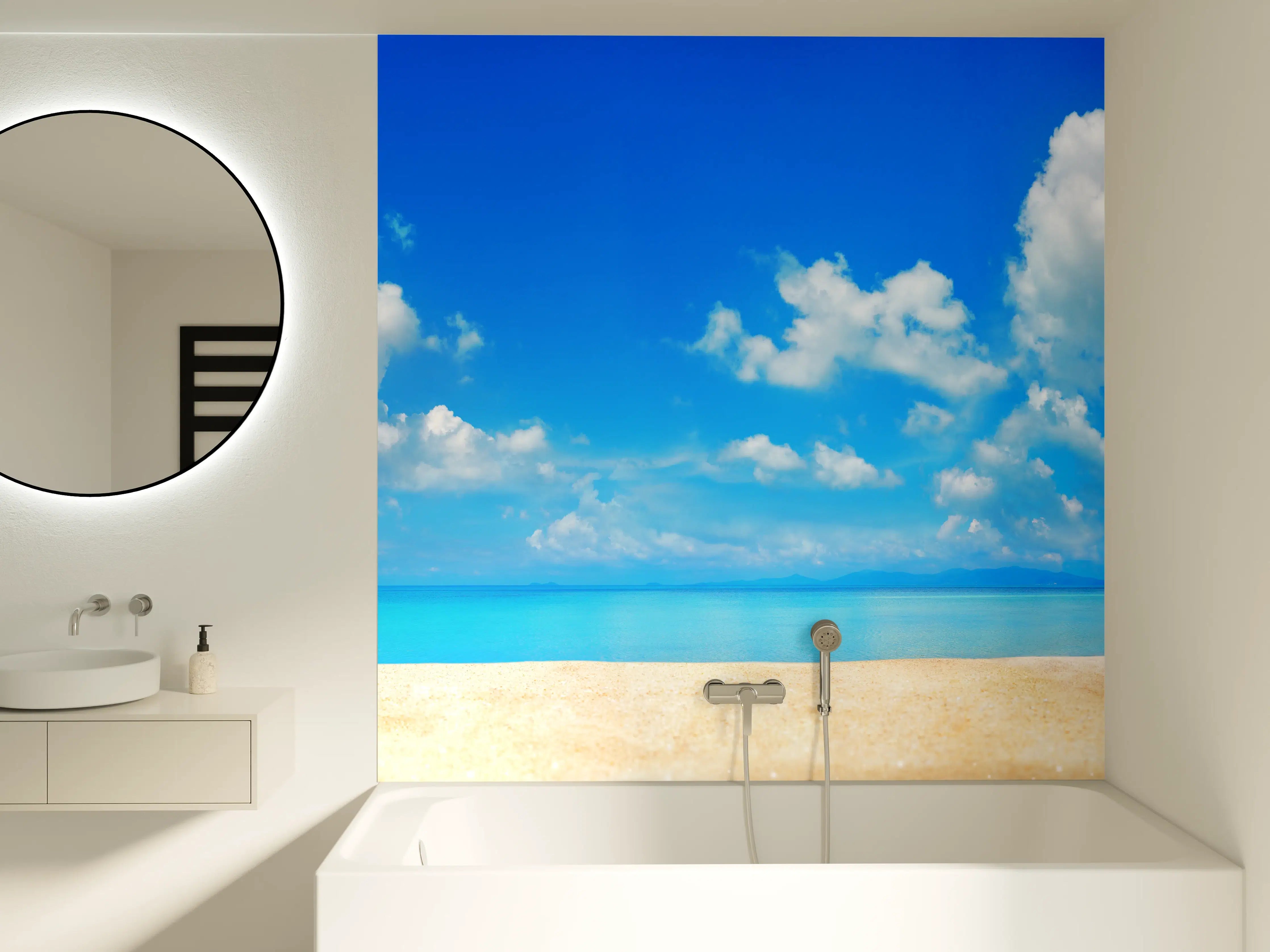 Badewannen-Rückwand - Strandlandschaft unter blauem Himmel