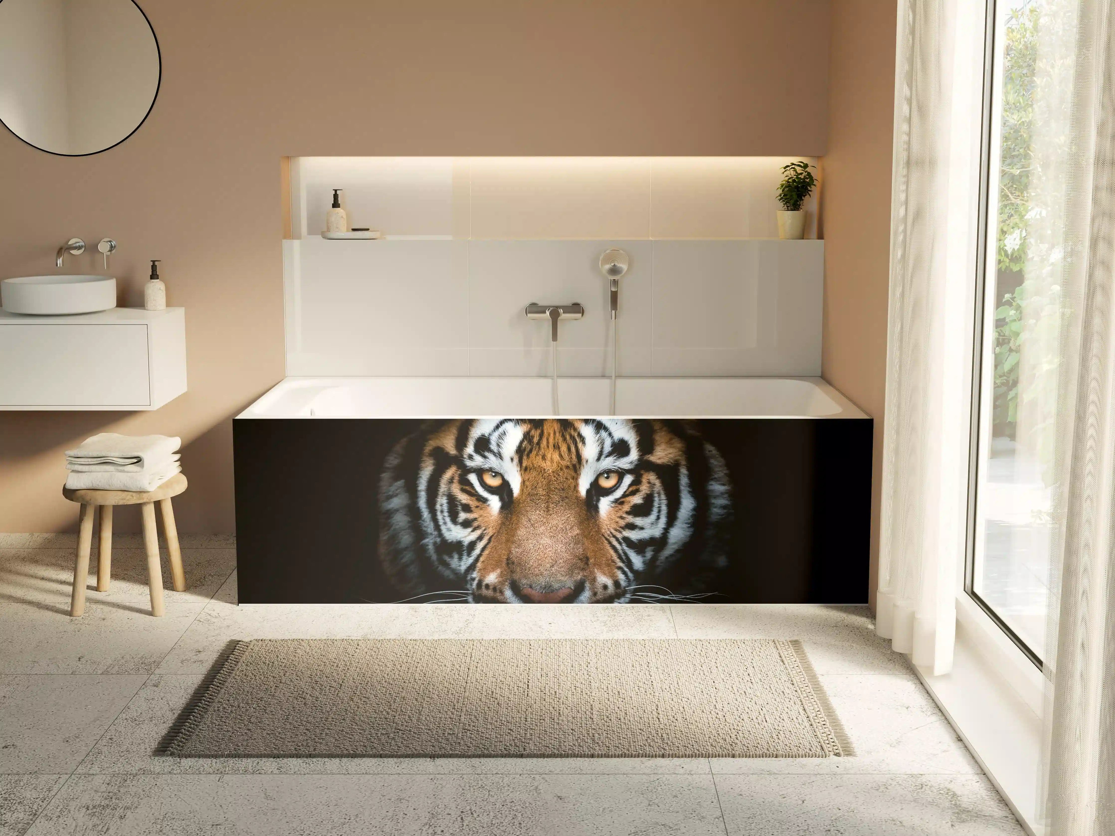 Badewannen-Rückwand - Tiger-Portrait Schwarzer Hintergrund