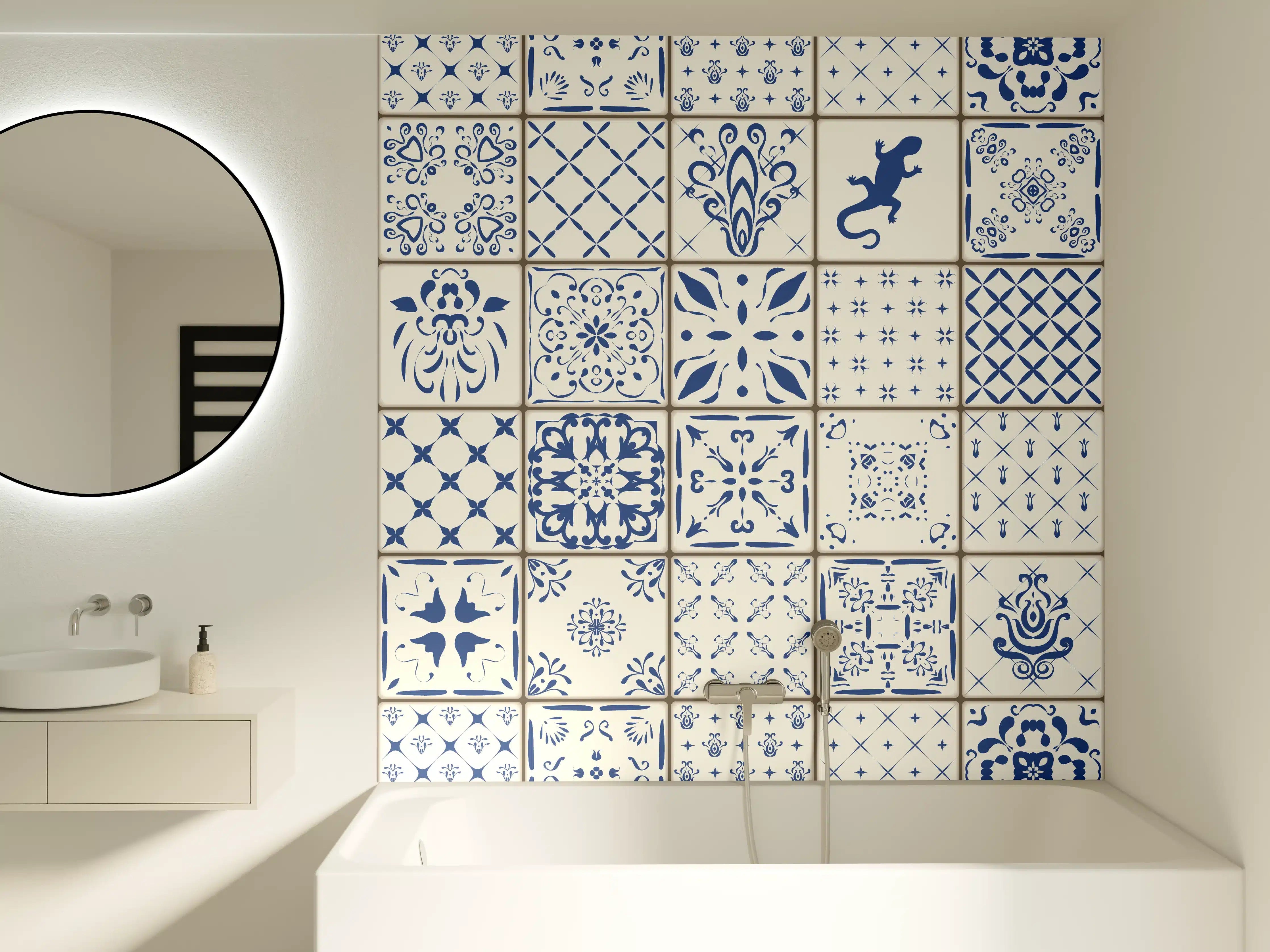 Badewannen-Rückwand - Traditionelle Blau-Weiß Fliesenmuster
