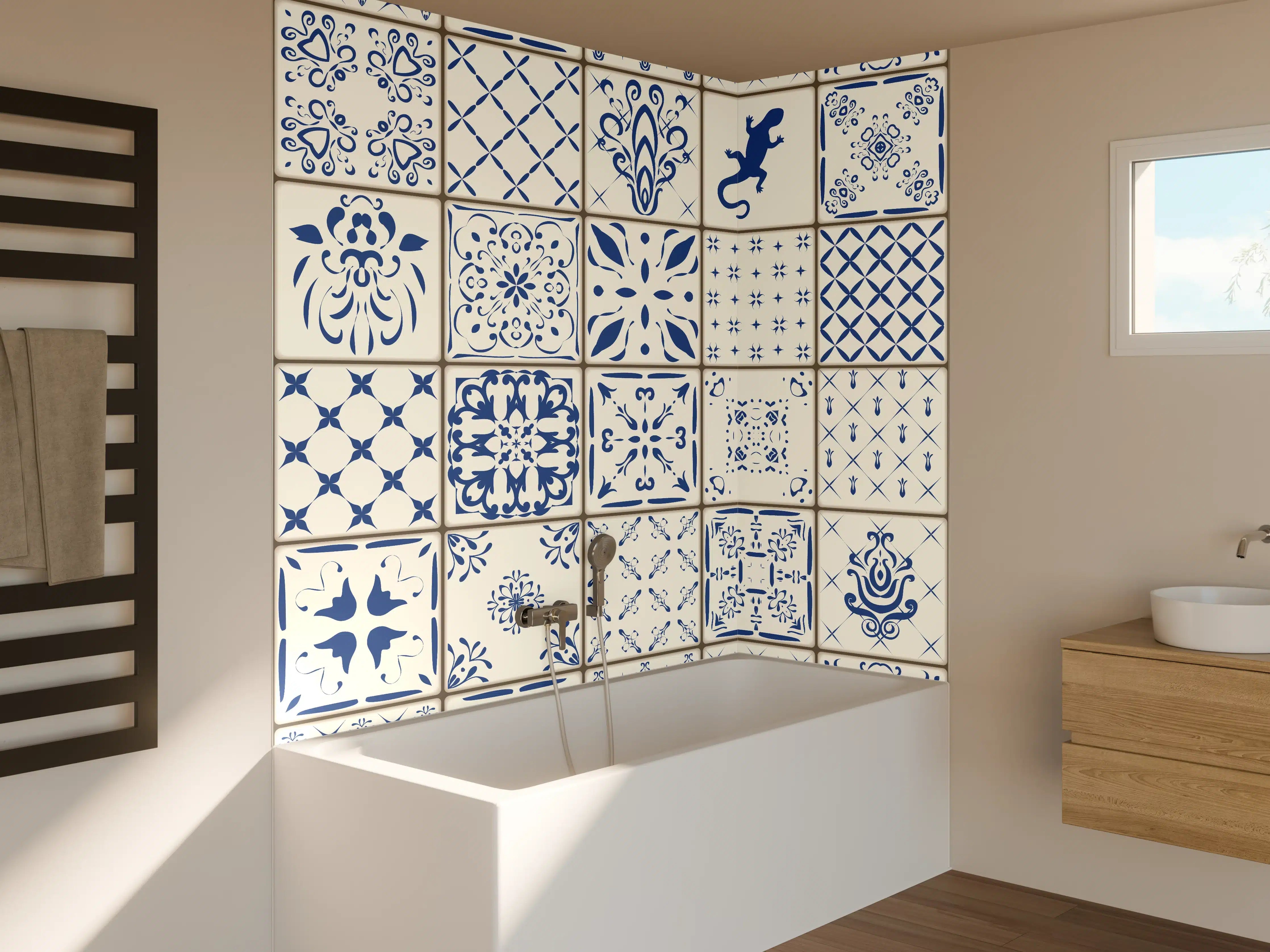 Badewannen-Rückwand - Traditionelle Blau-Weiß Fliesenmuster