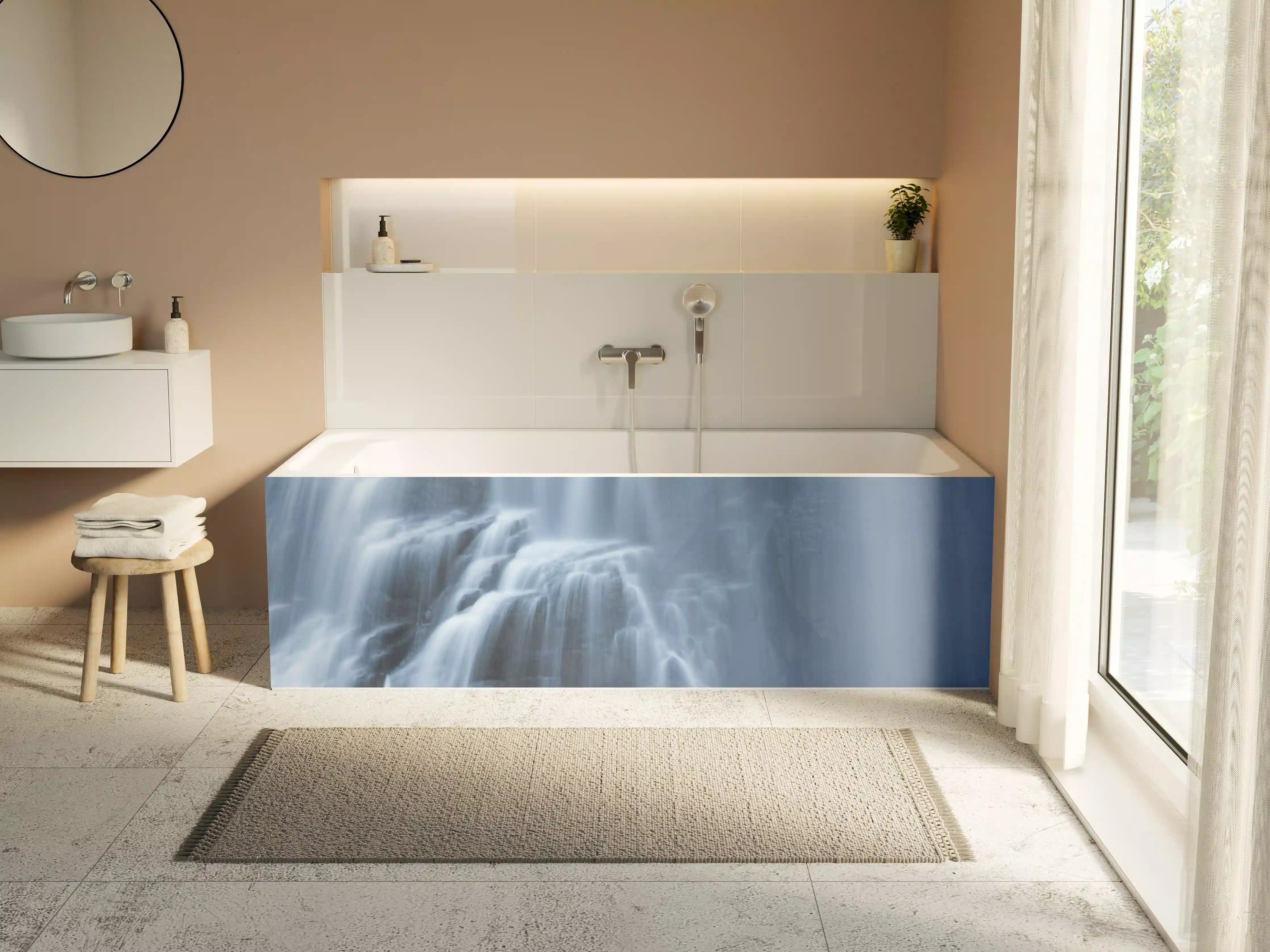 Badewannen-Rückwand - Traumartiger Wasserfall an Felsenwand