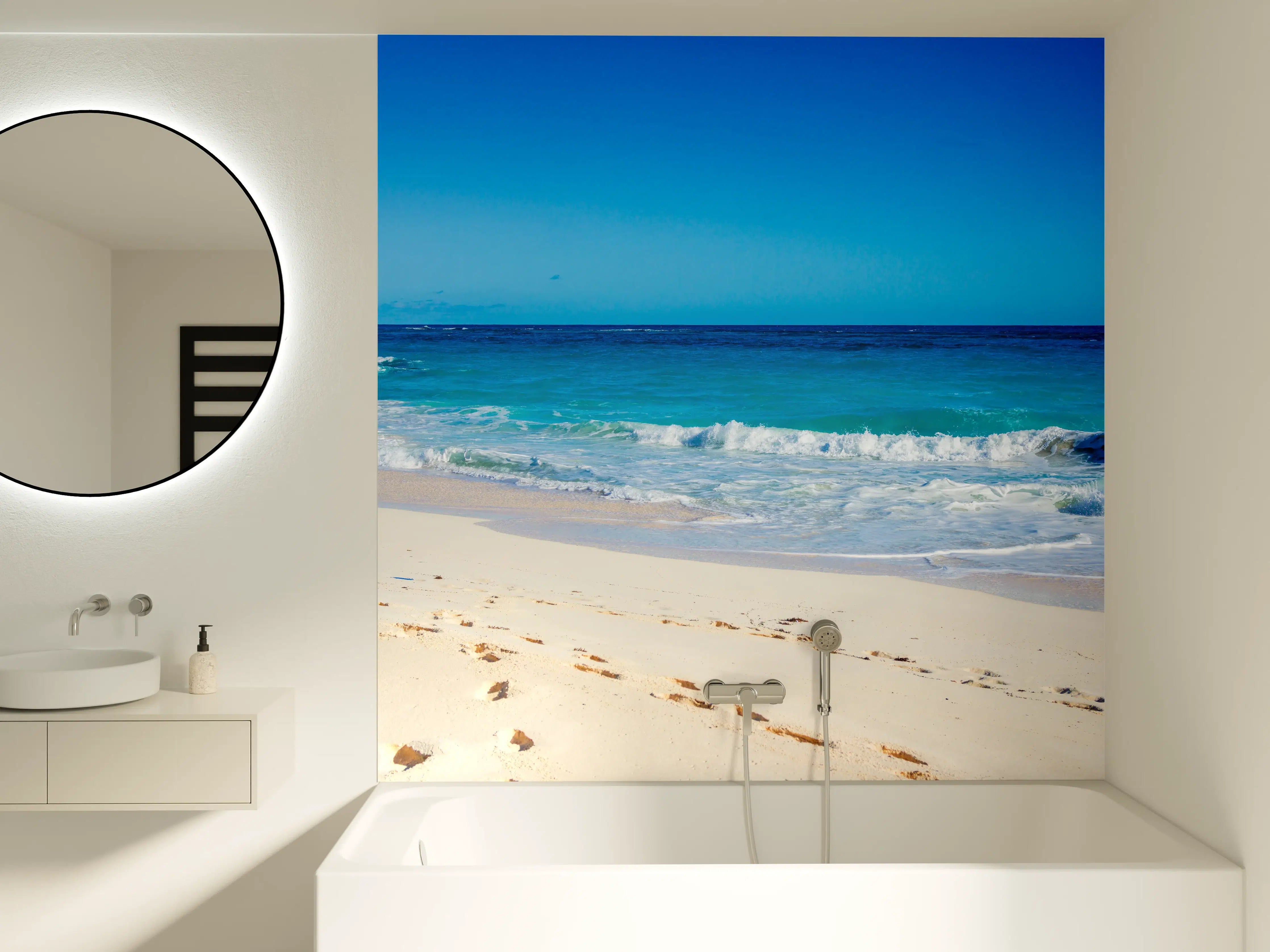 Badewannen-Rückwand - Traumhafter Strand mit klarem Wasser