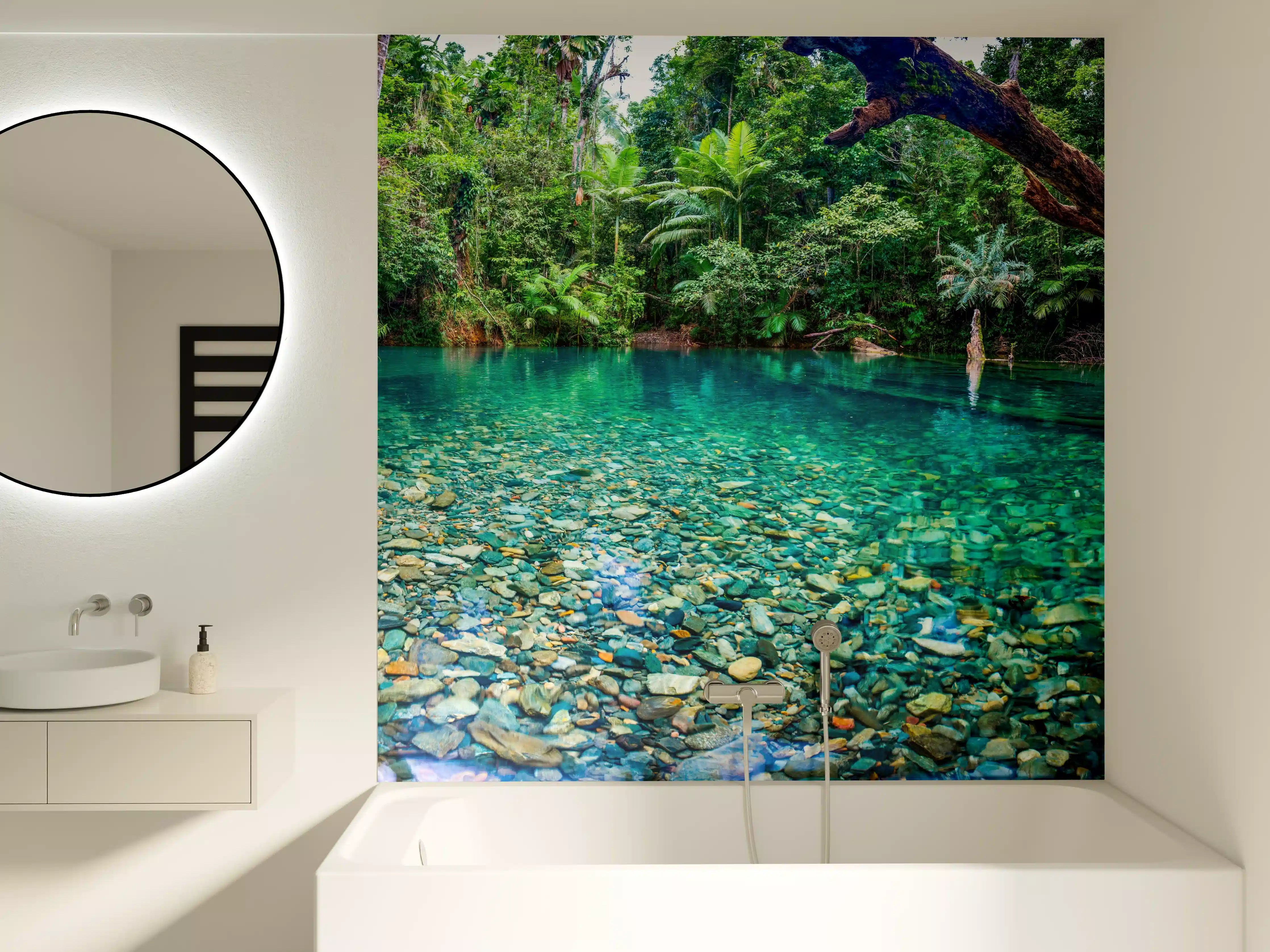 Badewannen-Rückwand - Tropischer Bach mit klarem Wasser