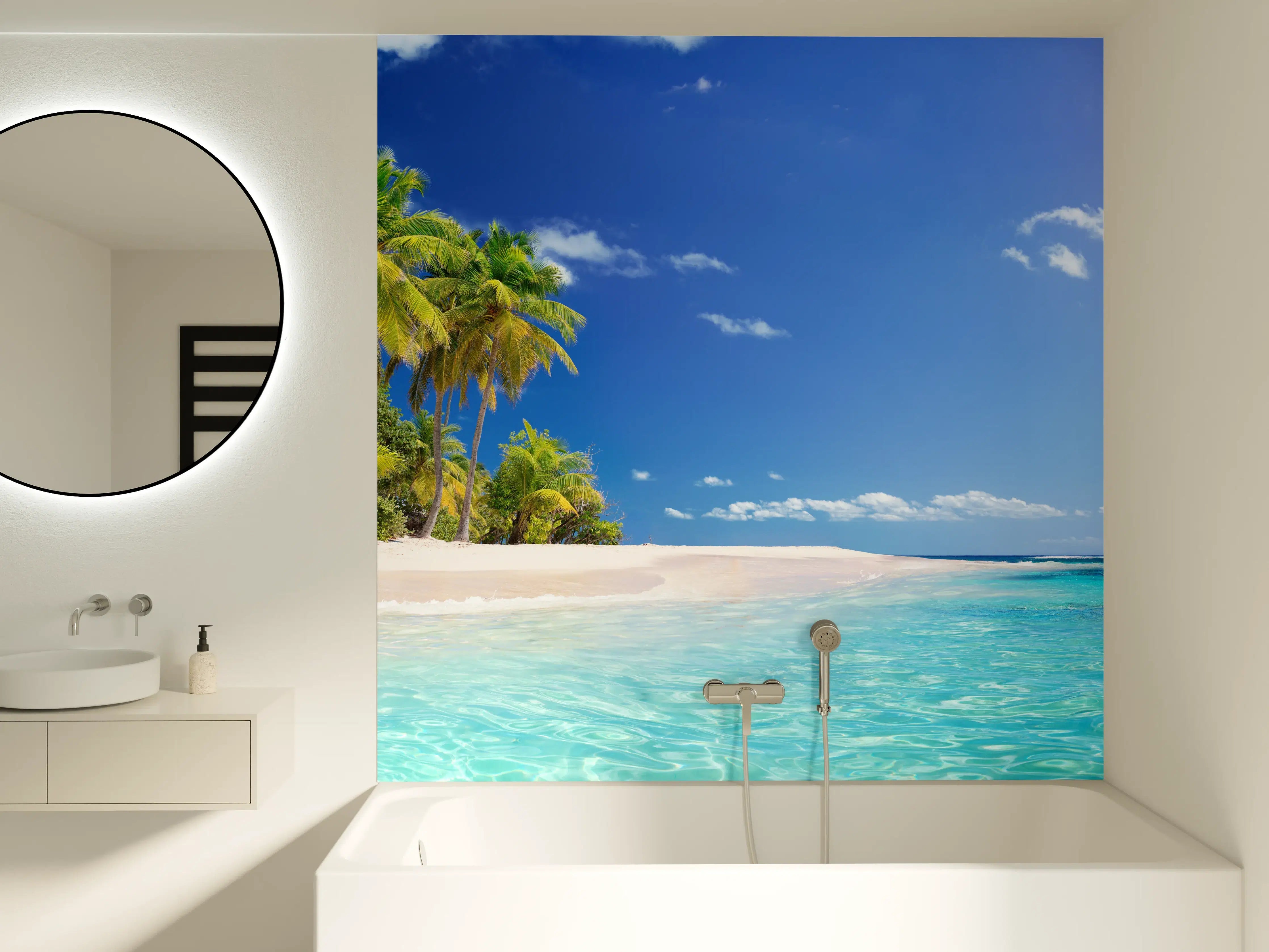 Badewannen-Rückwand - Tropisches Paradies: Strahlend blauer Himmel