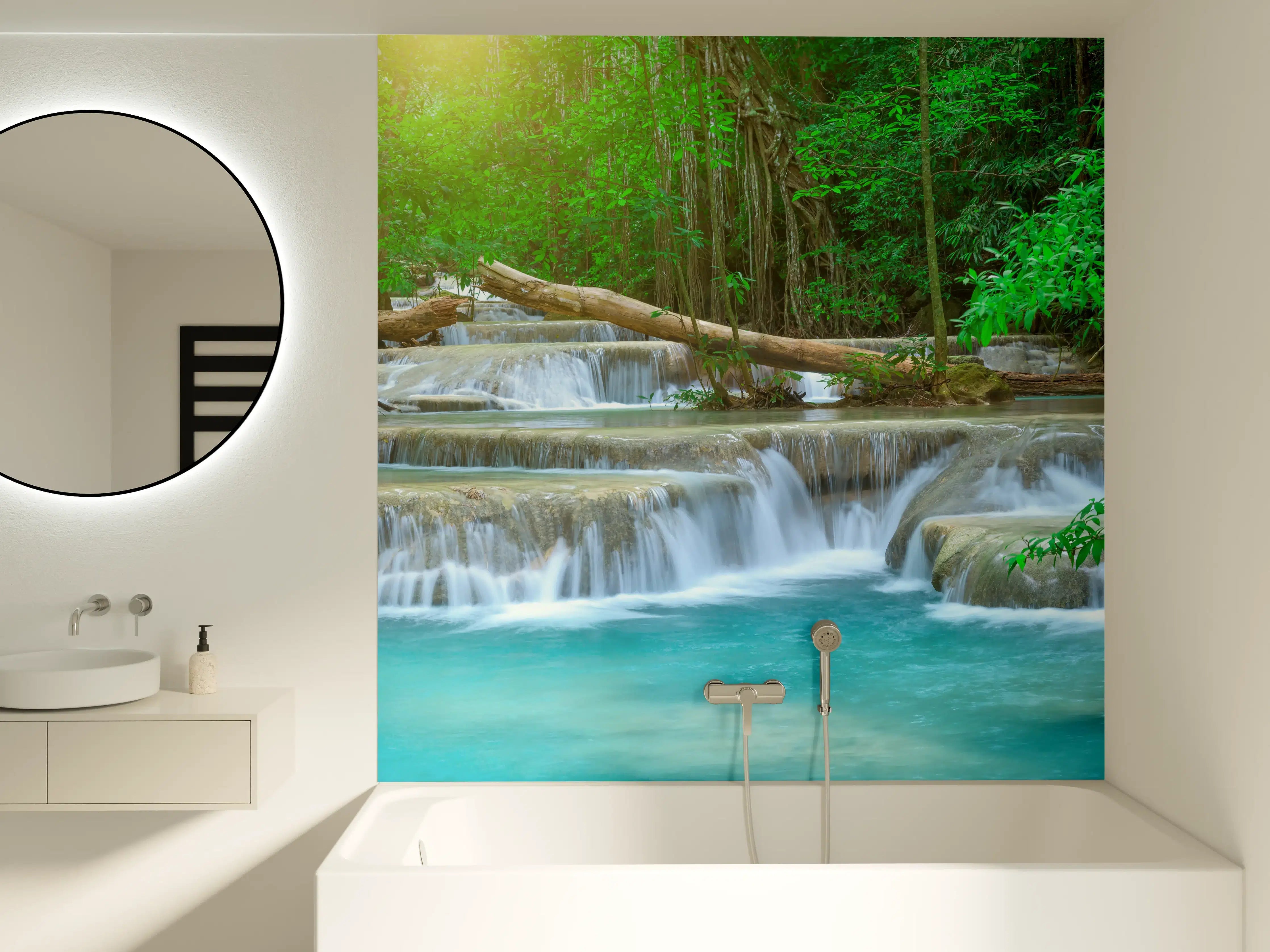 Badewannen-Rückwand - Türkis-Wasserfall im grünen Wald
