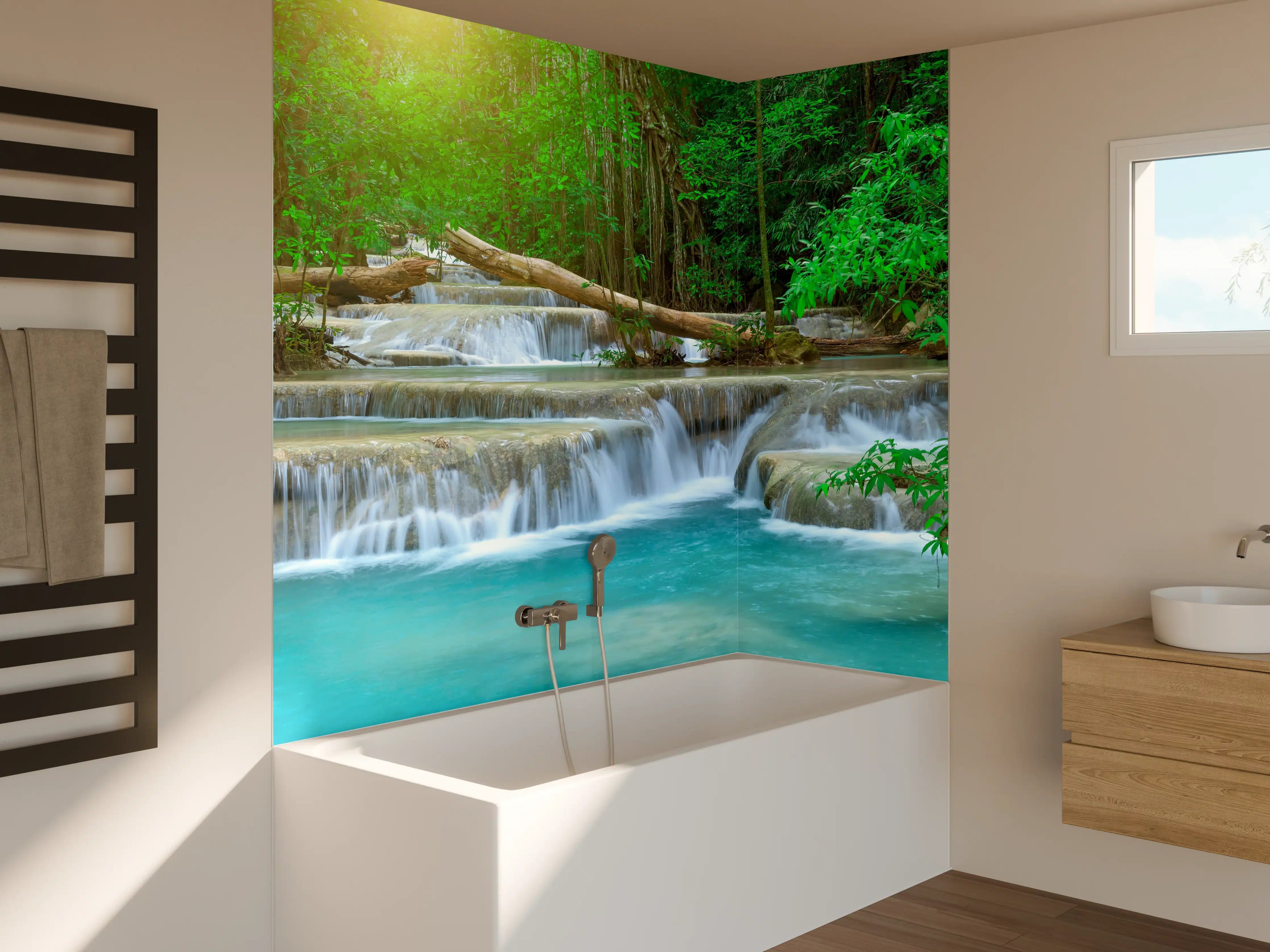 Badewannen-Rückwand - Türkis-Wasserfall im grünen Wald