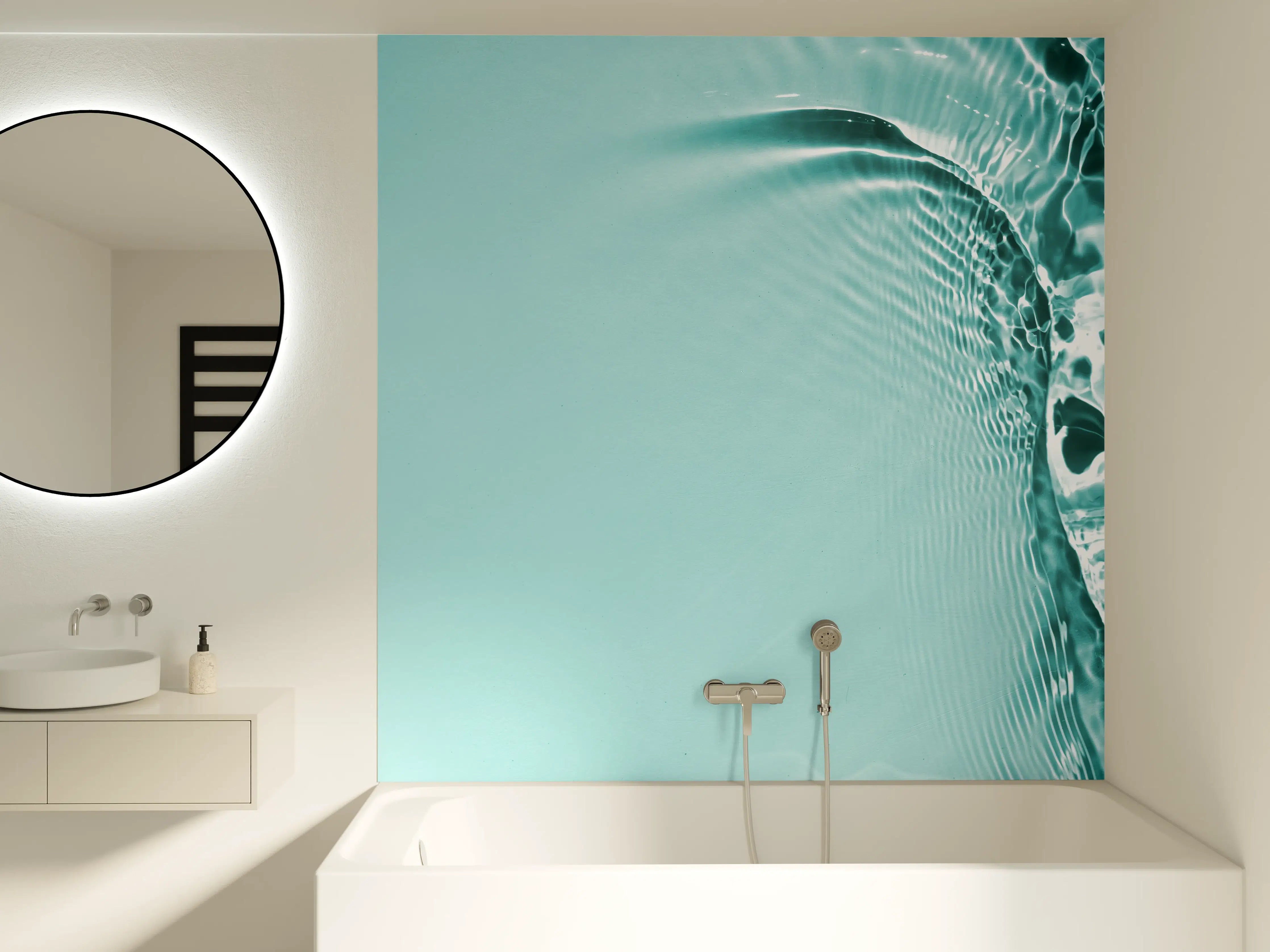 Badewannen-Rückwand - Türkisblaues Wasser mit Lichtreflexen