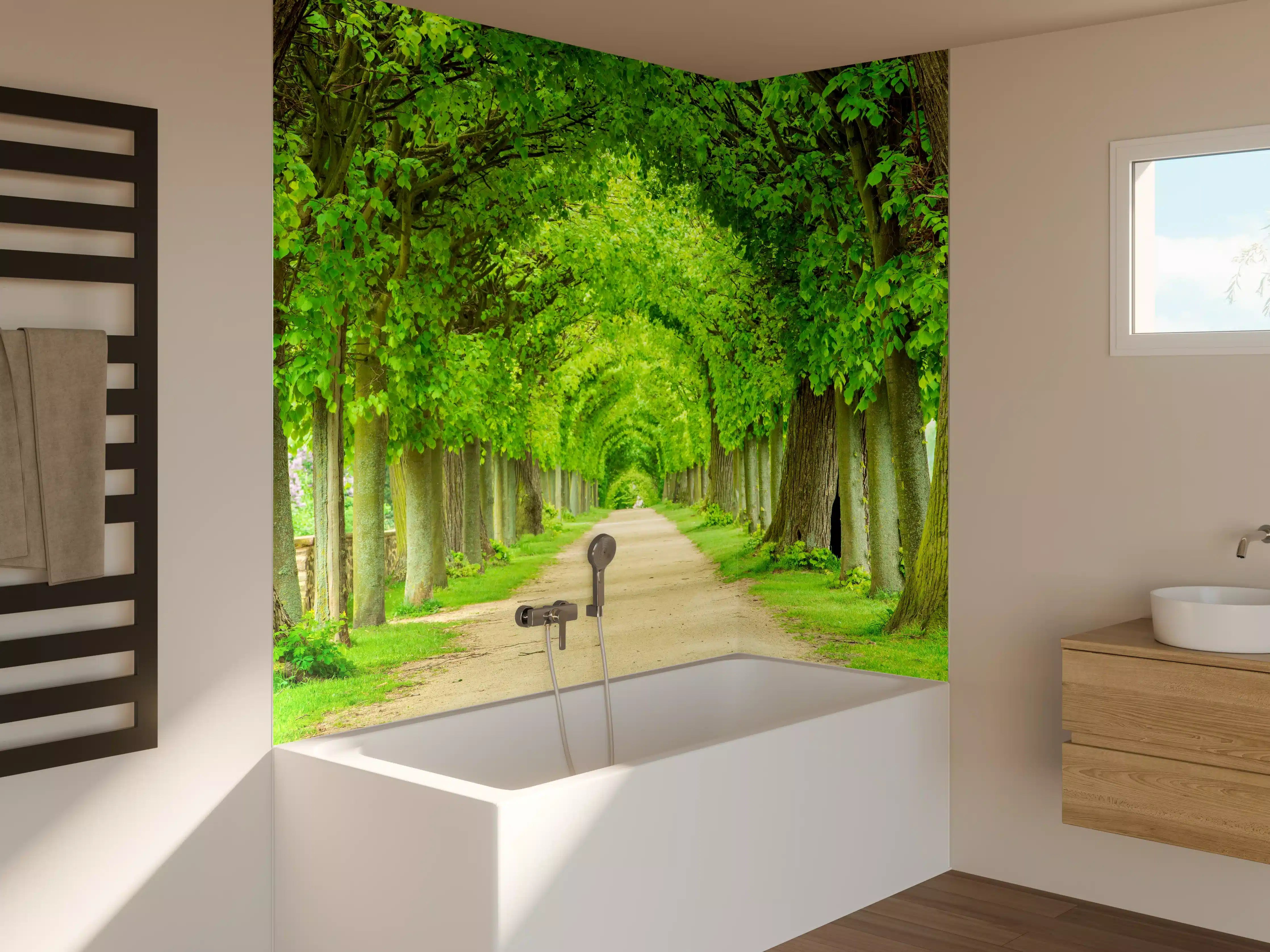 Badewannen-Rückwand - Tunnelartige Lindenallee im Frühling