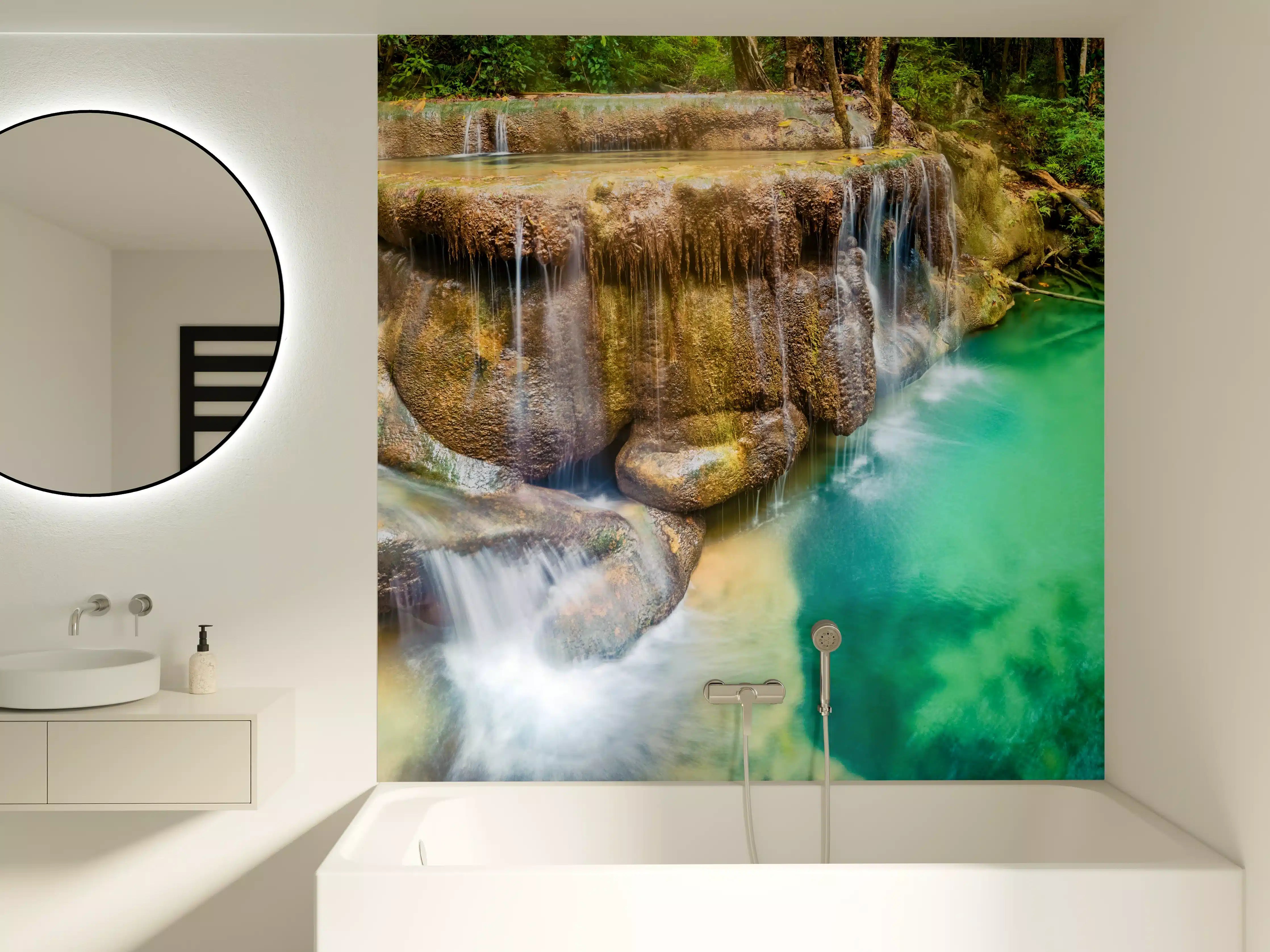 Badewannen-Rückwand - Verborgene Oase im Regenwald