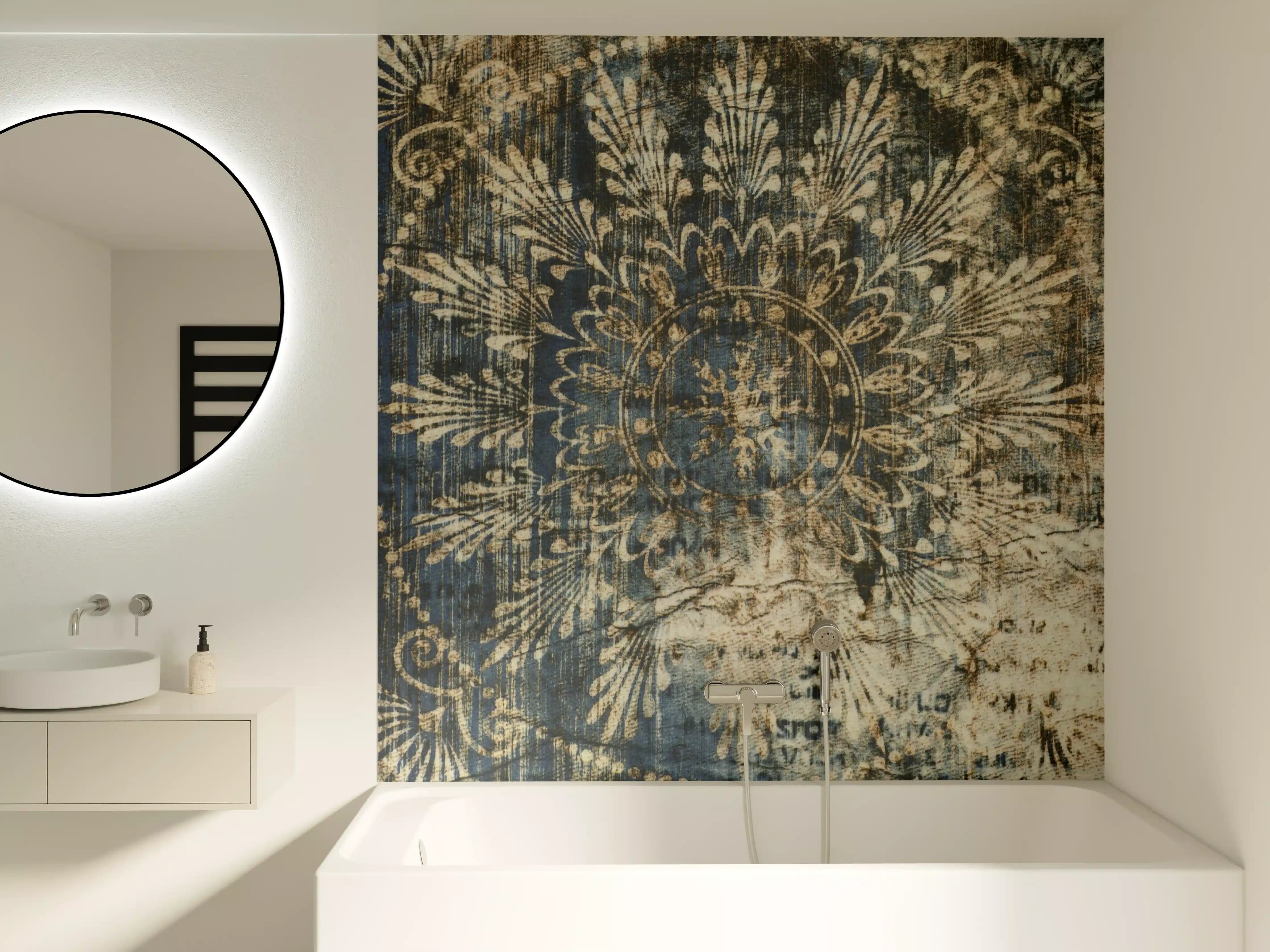 Badewannen-Rückwand - Vintage-Tapete mit blauer Musterung