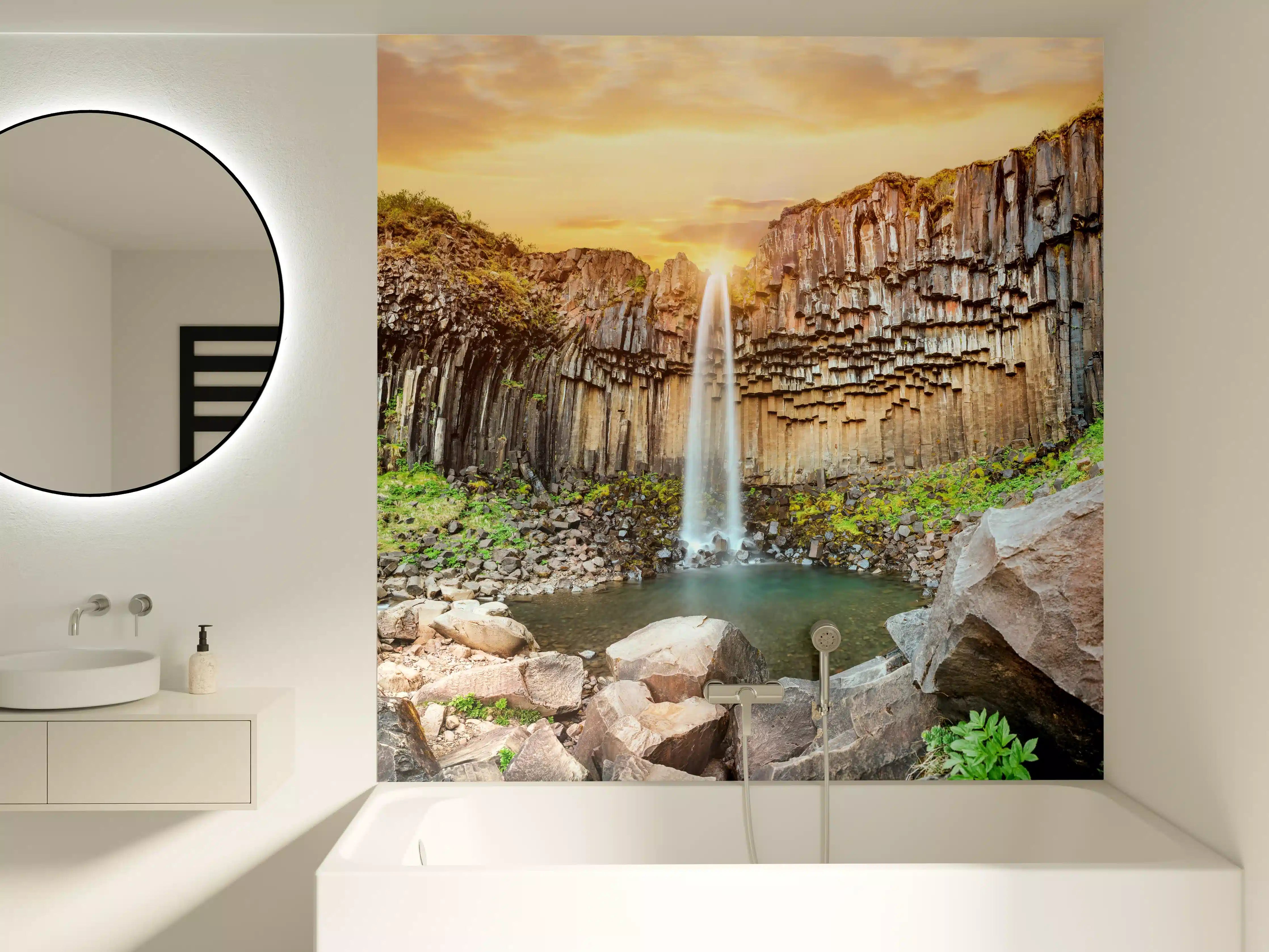 Badewannen-Rückwand - Wasserfall "Svartifoss" im Skaftafell-Nationalpark