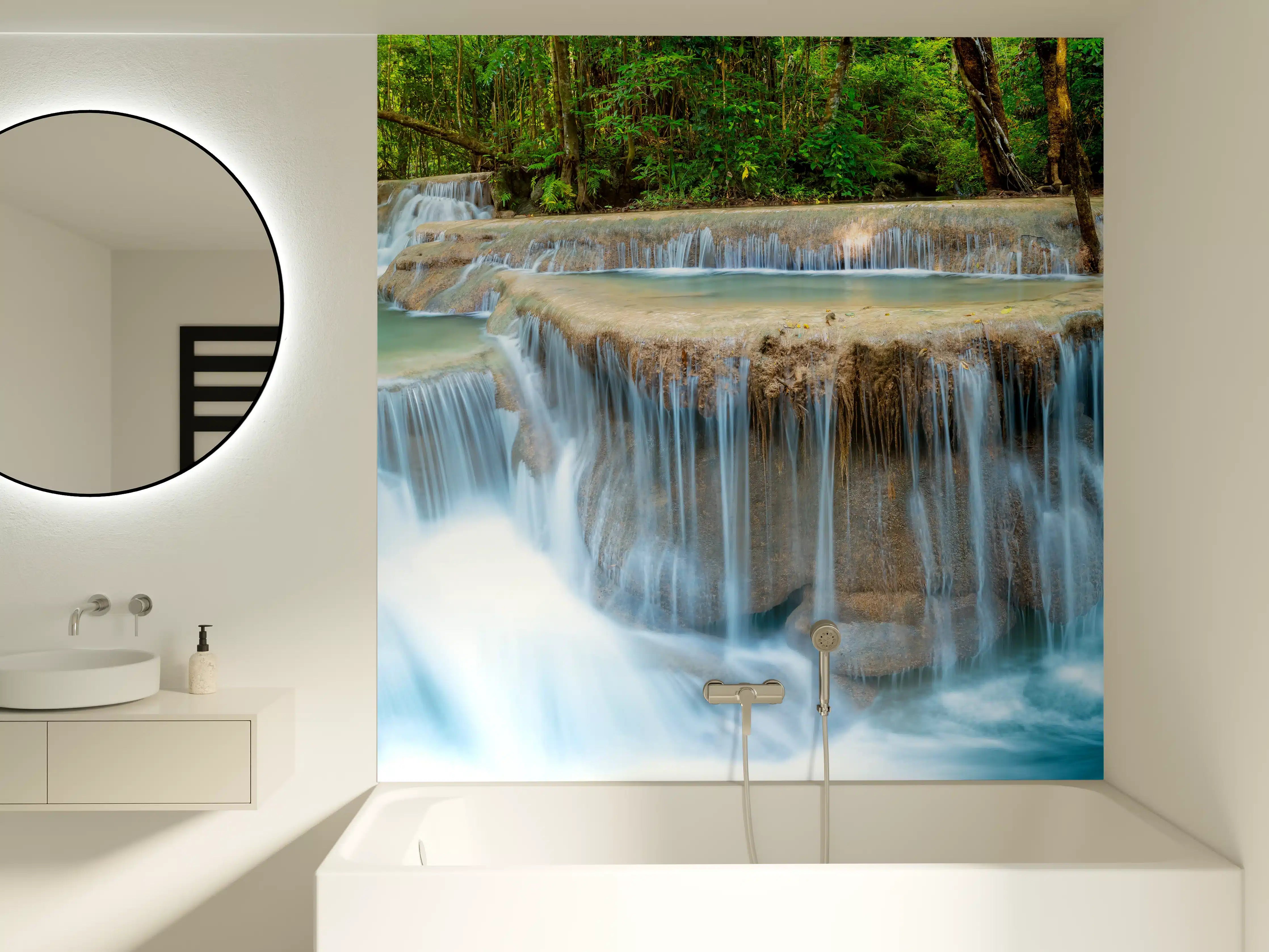 Badewannen-Rückwand - Wasserfall im Wald von Thailand