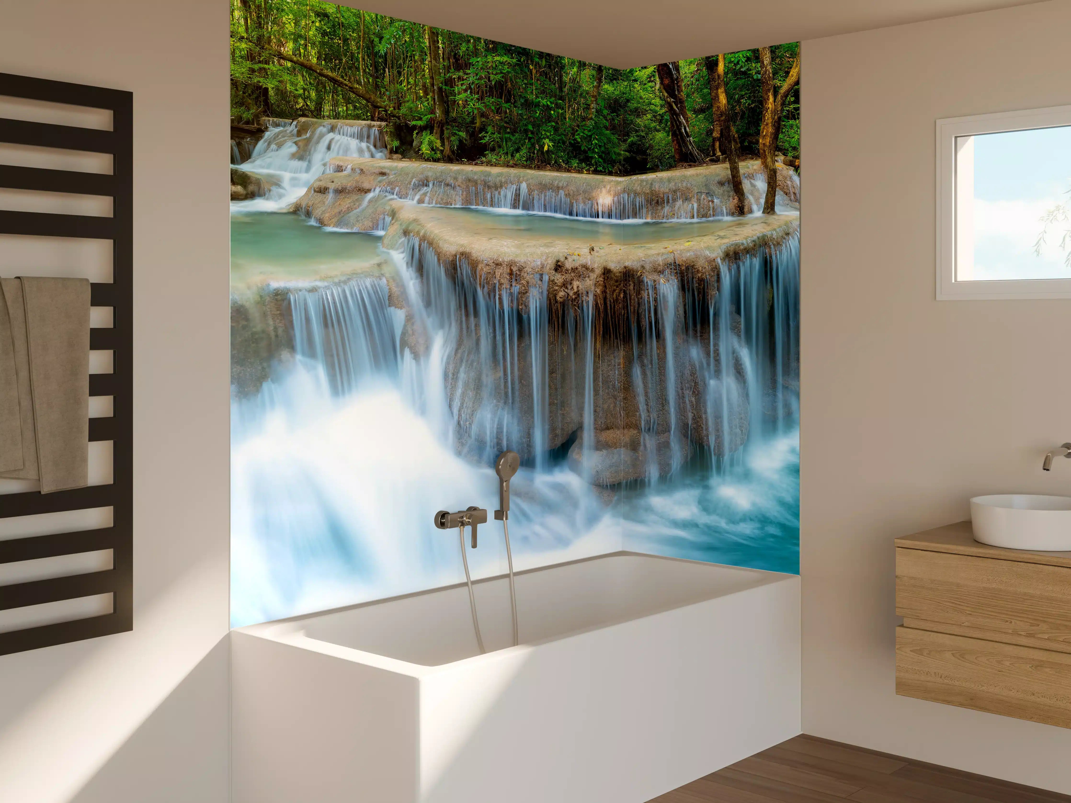 Badewannen-Rückwand - Wasserfall im Wald von Thailand