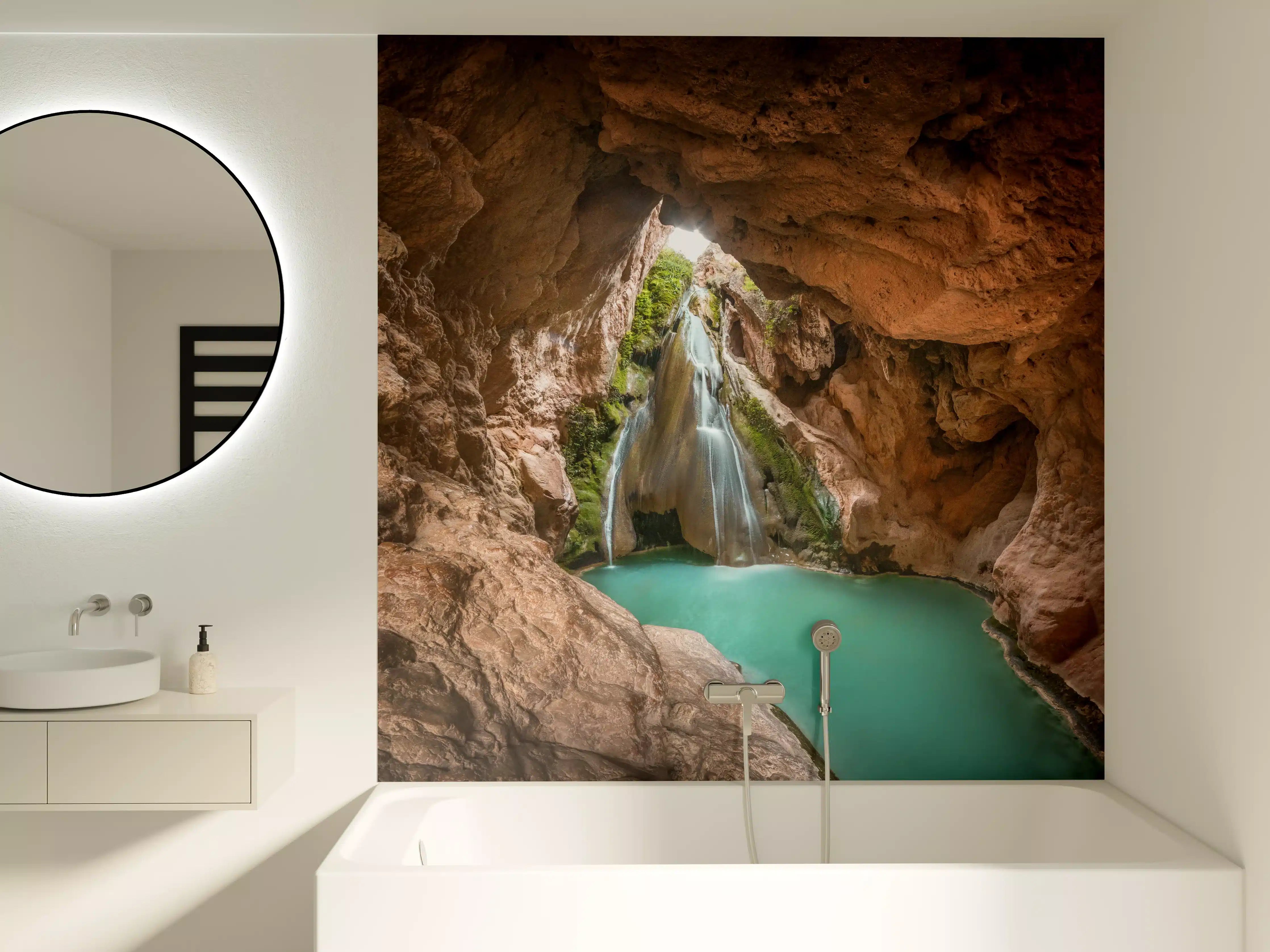 Badewannen-Rückwand - Wasserfall in Höhle mit See in Valencia