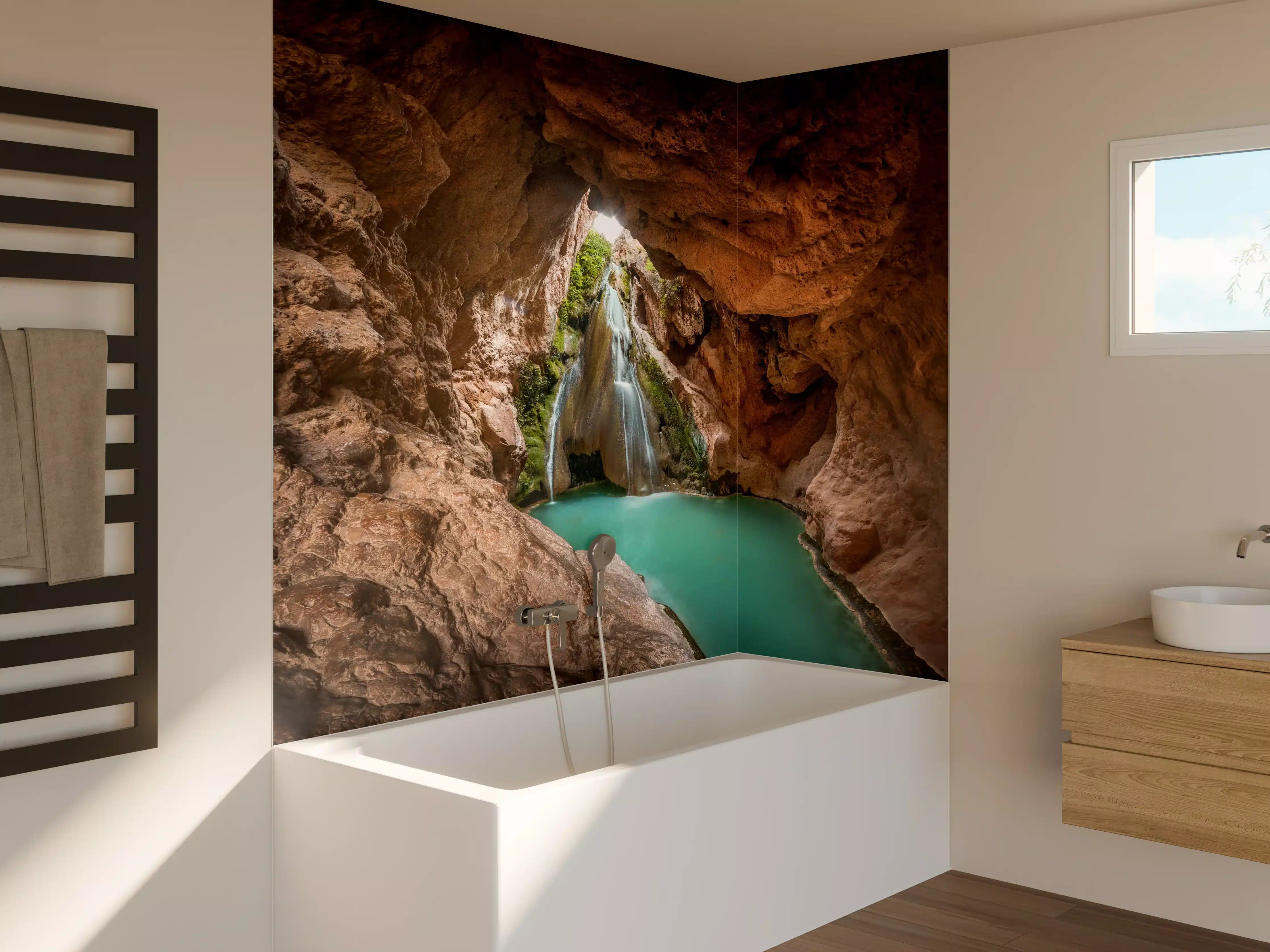 Badewannen-Rückwand - Wasserfall in Höhle mit See in Valencia
