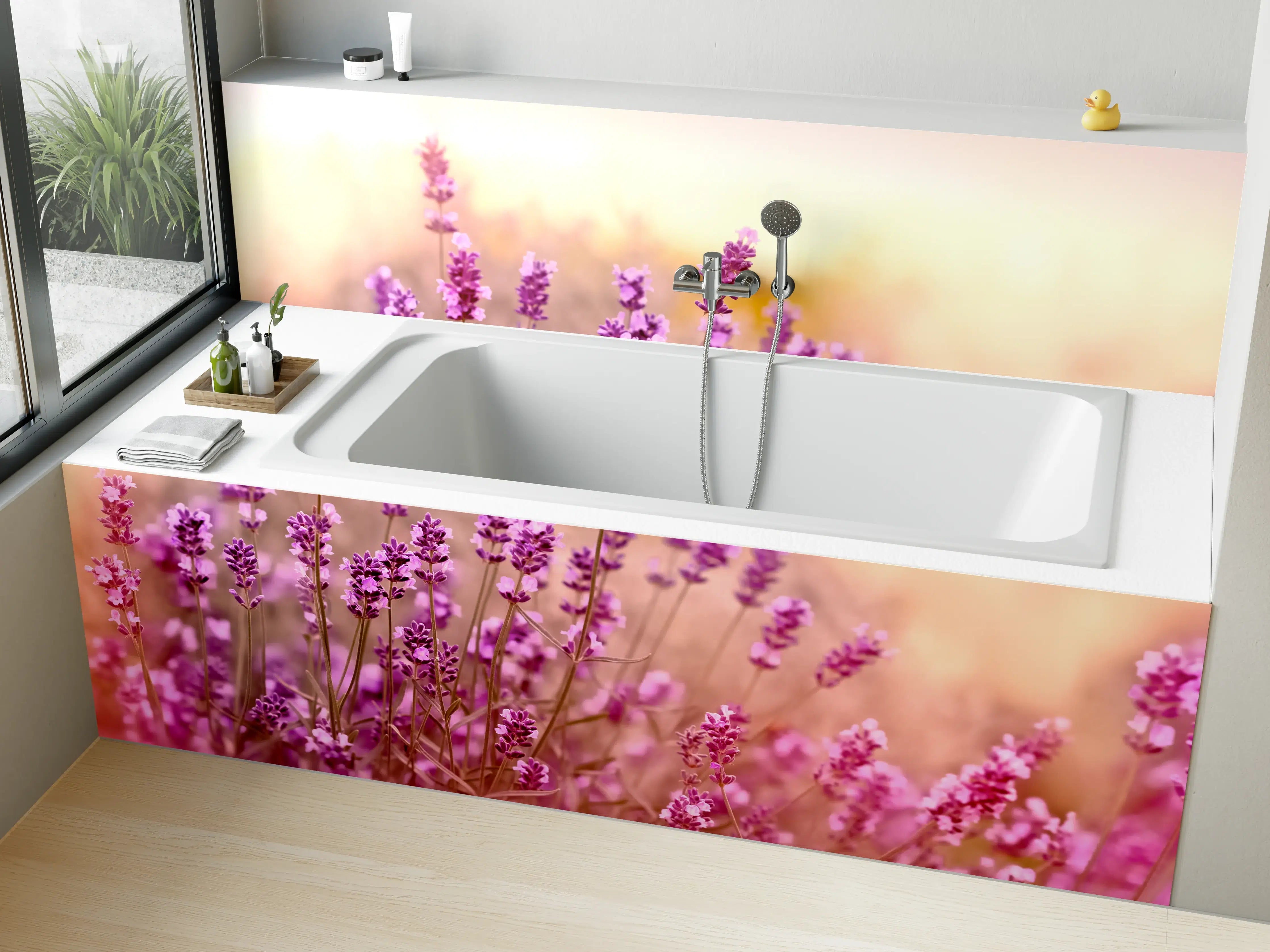 Badewannen-Rückwand - Weicher und selektiver Fokus auf Lavendelblüte