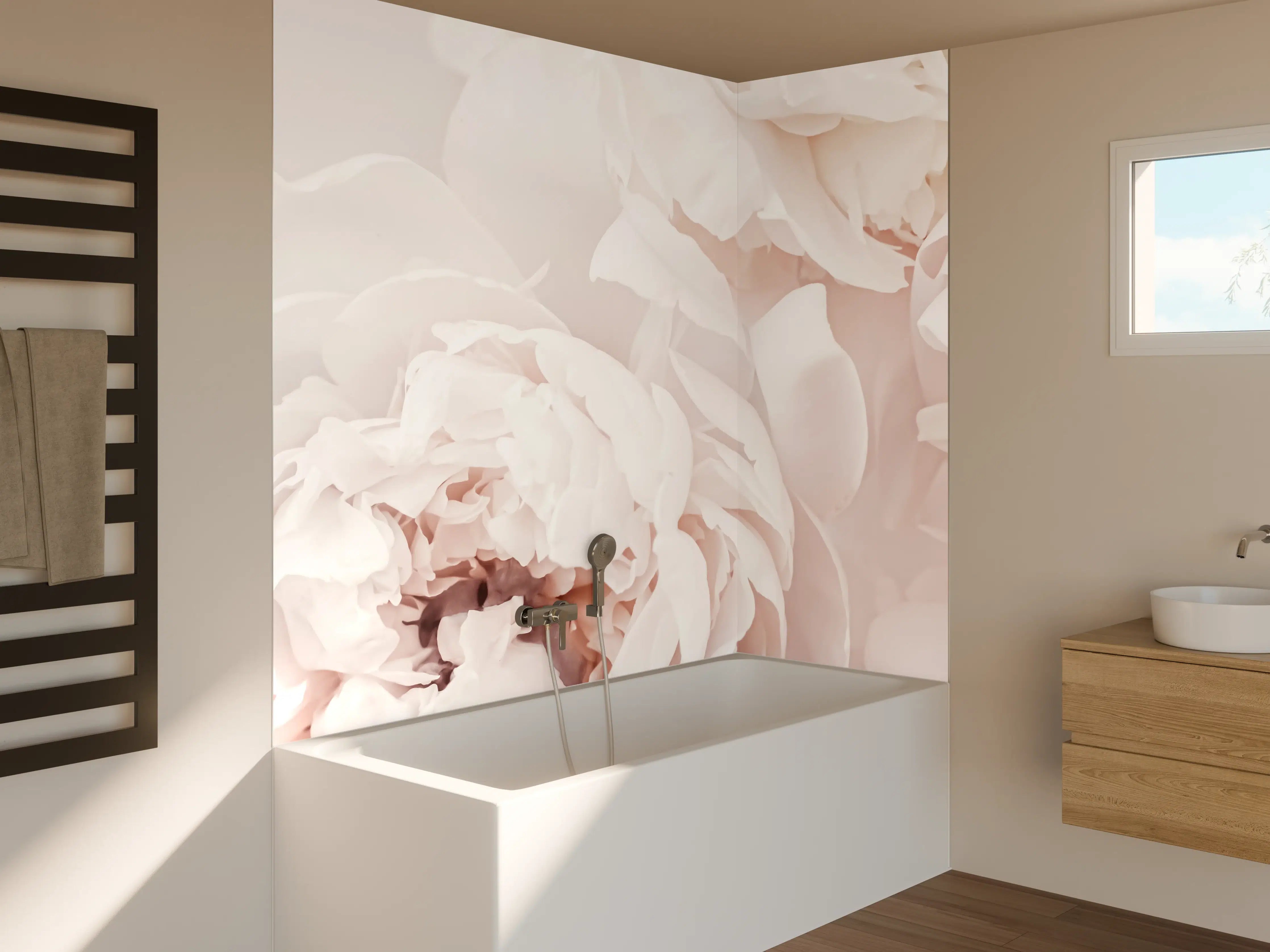 Badewannen-Rückwand - Weiße Peony-Blumen mit zarten Rosatönen