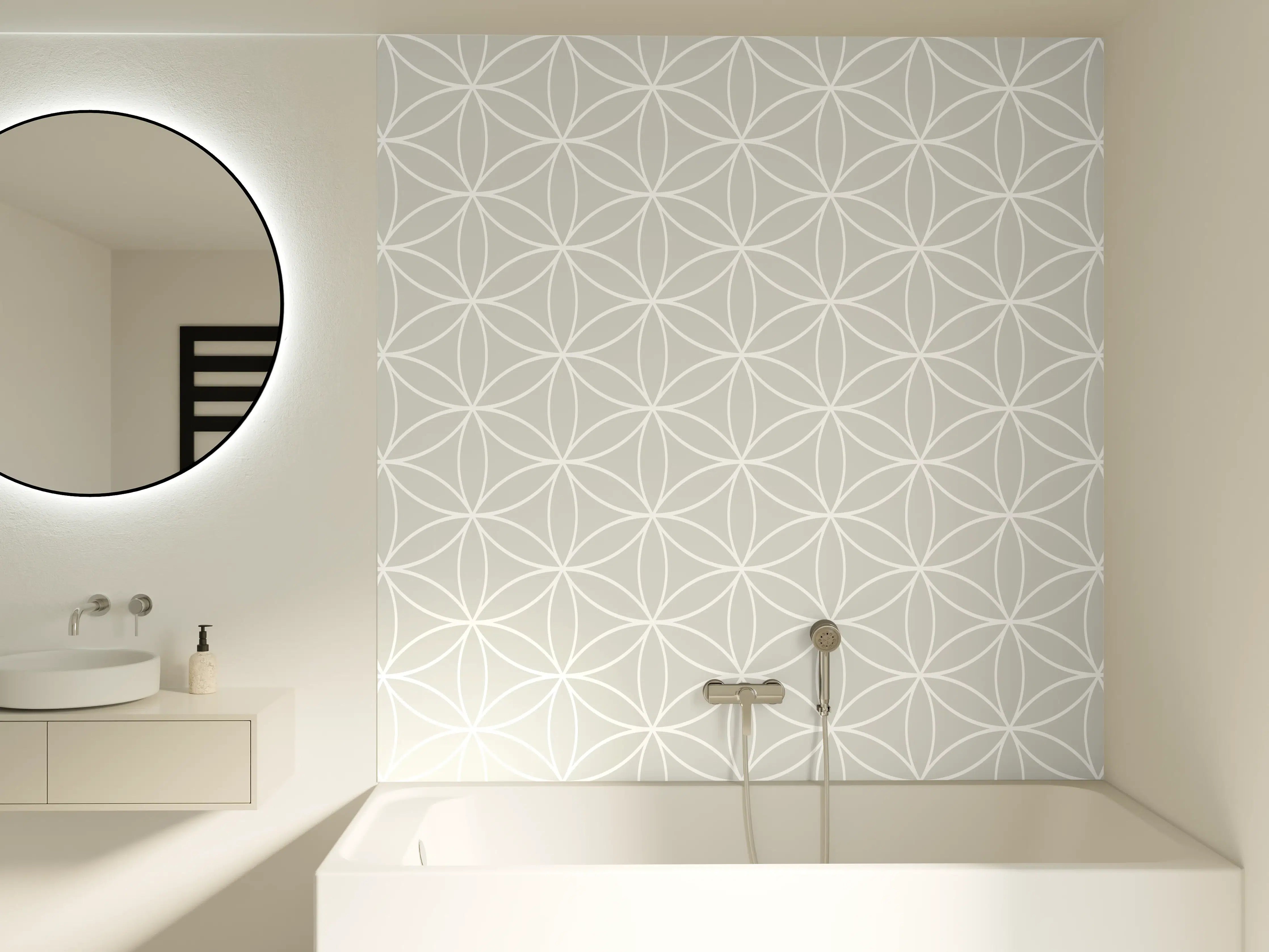 Badewannen-Rückwand - Weiße Wand mit dezenter geometrischer Musterung