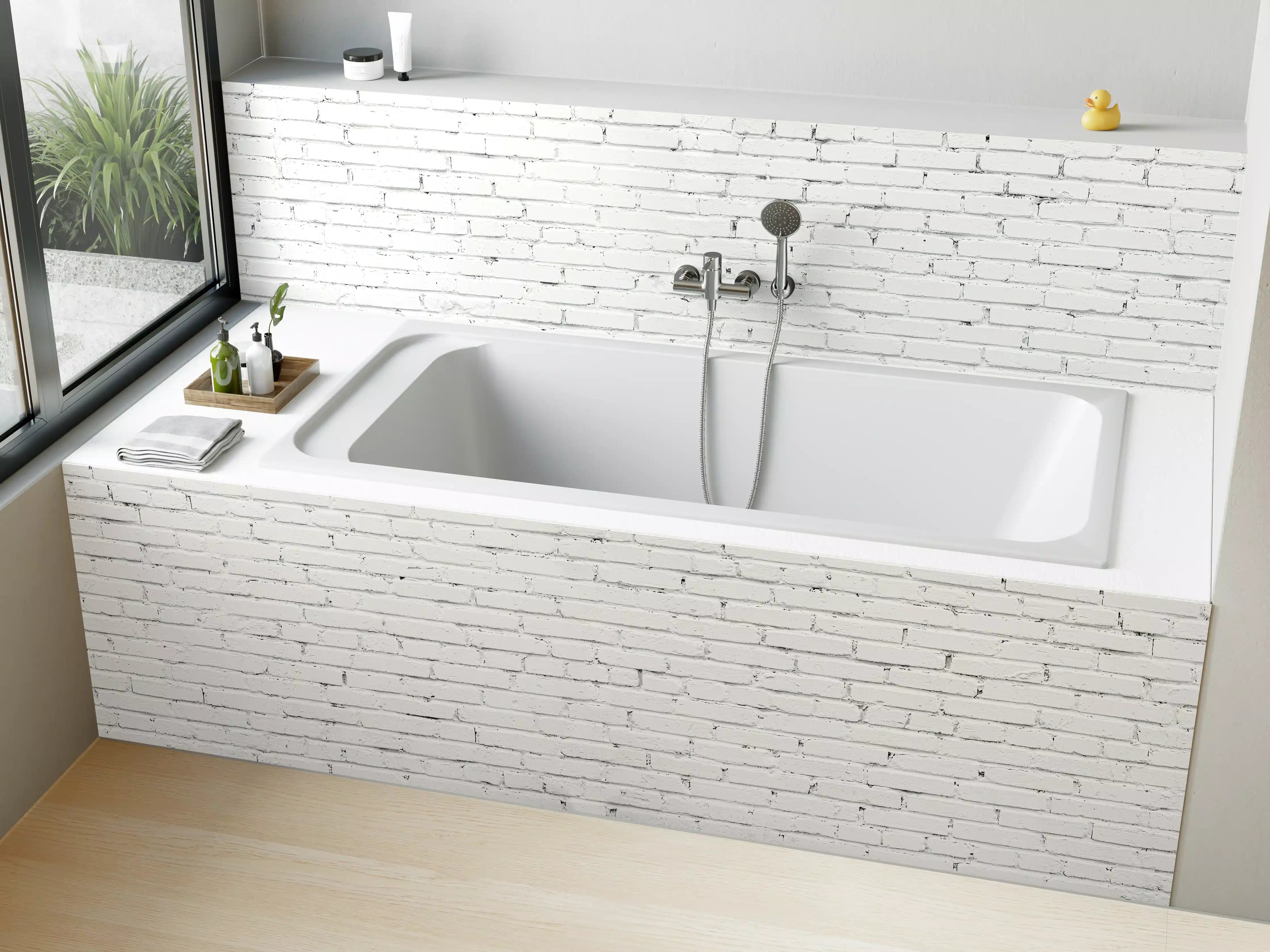 Badewannen-Rückwand - Weiße lange Backsteinfassade