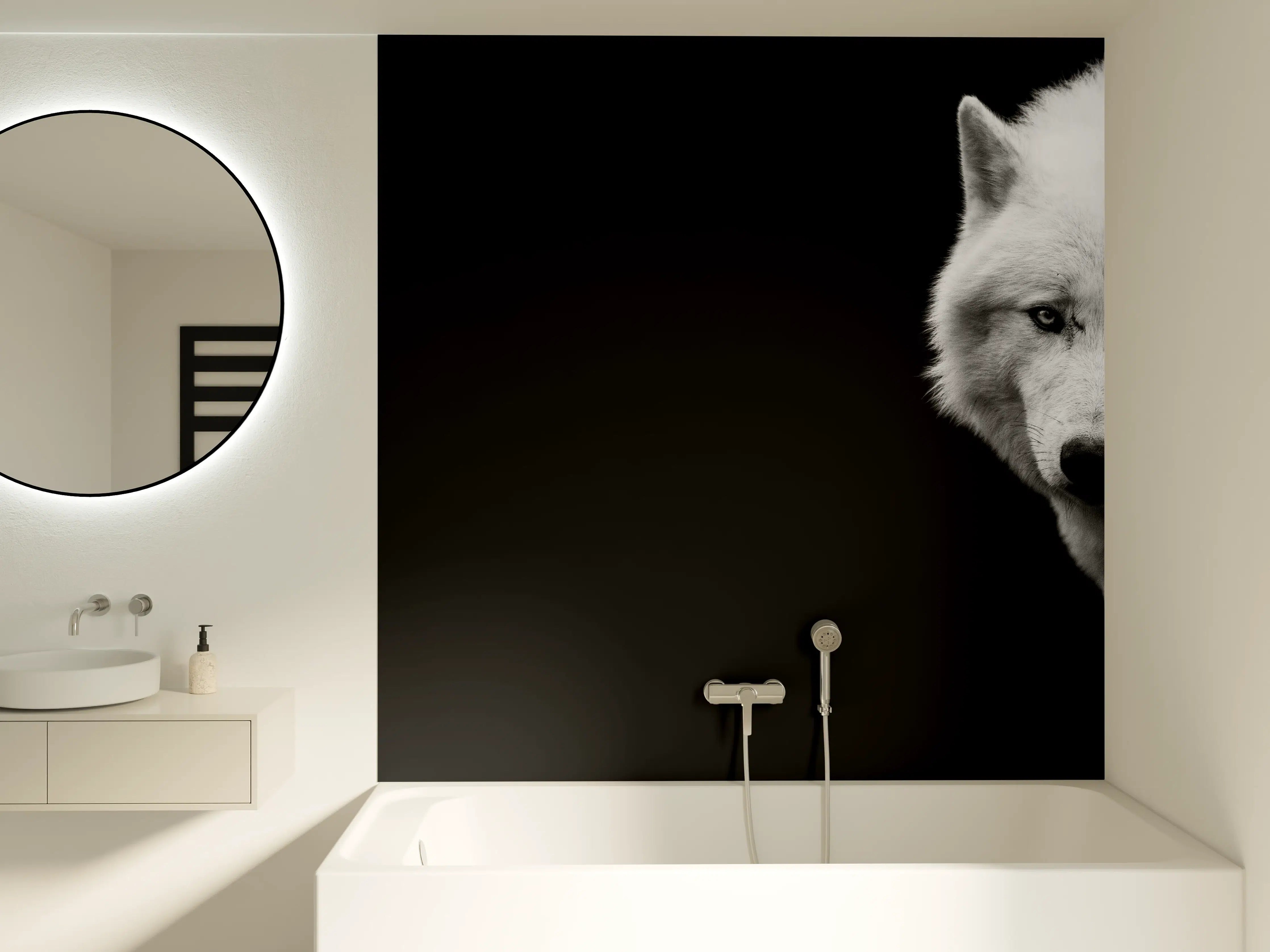 Badewannen-Rückwand - Weißer Wolf mit schwarzem Hintergrund