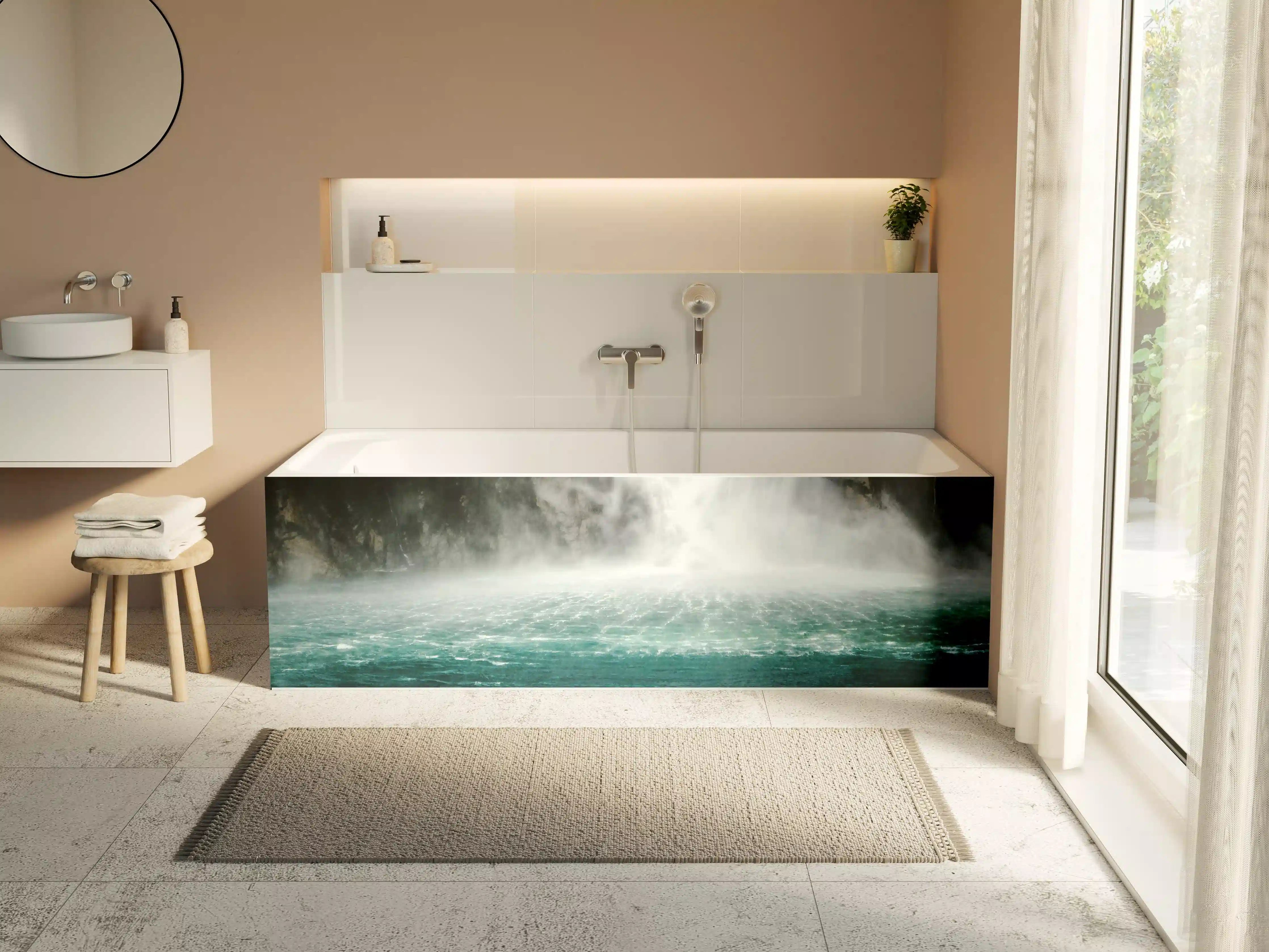 Badewannen-Rückwand - Whirlpool unter Wasserfall mit Naturkulisse