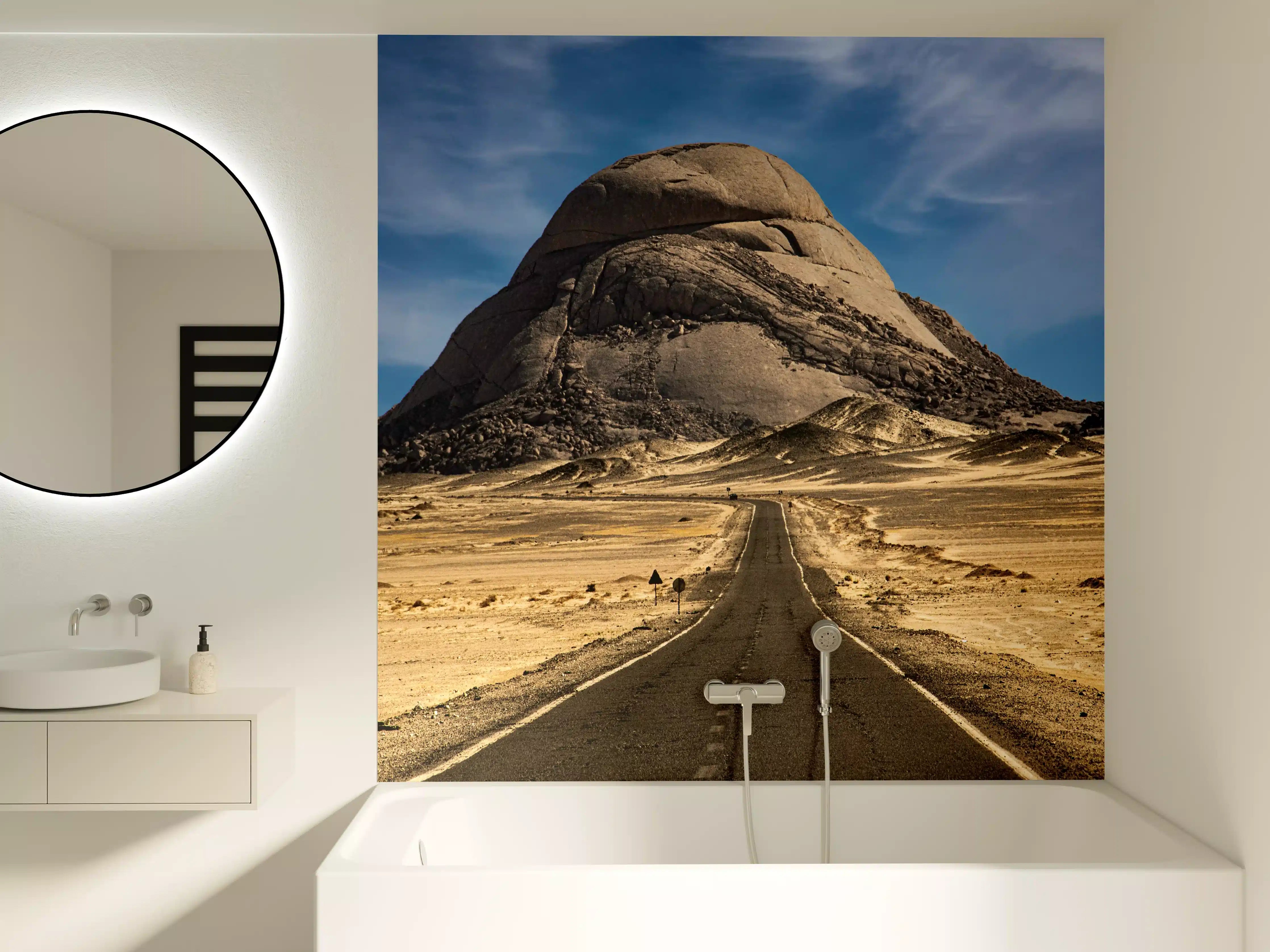 Badewannen-Rückwand - Wüstenweg zum Felsmassiv