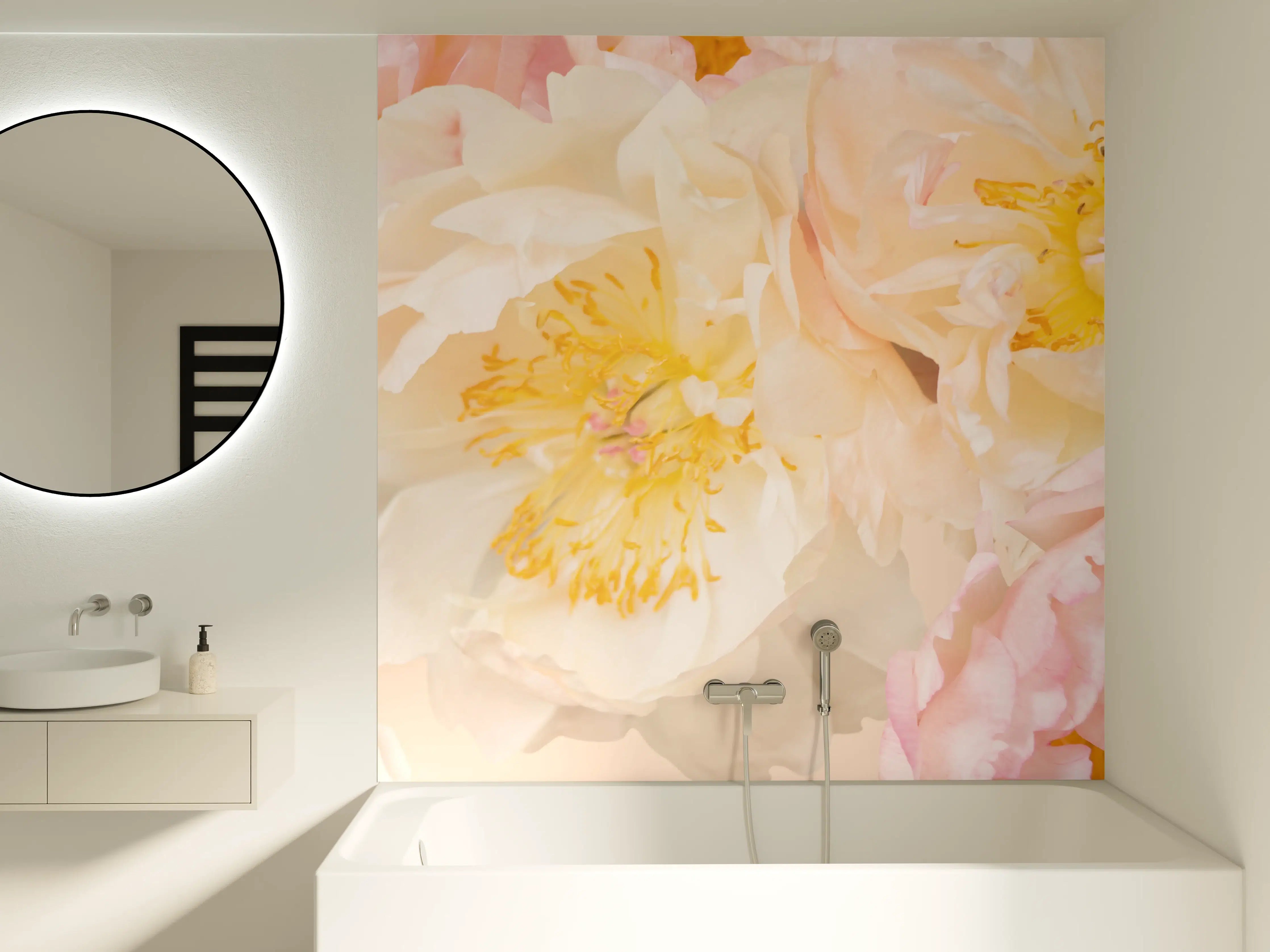 Badewannen-Rückwand - Zarte Pastellpfingstrosen in Grauweiß