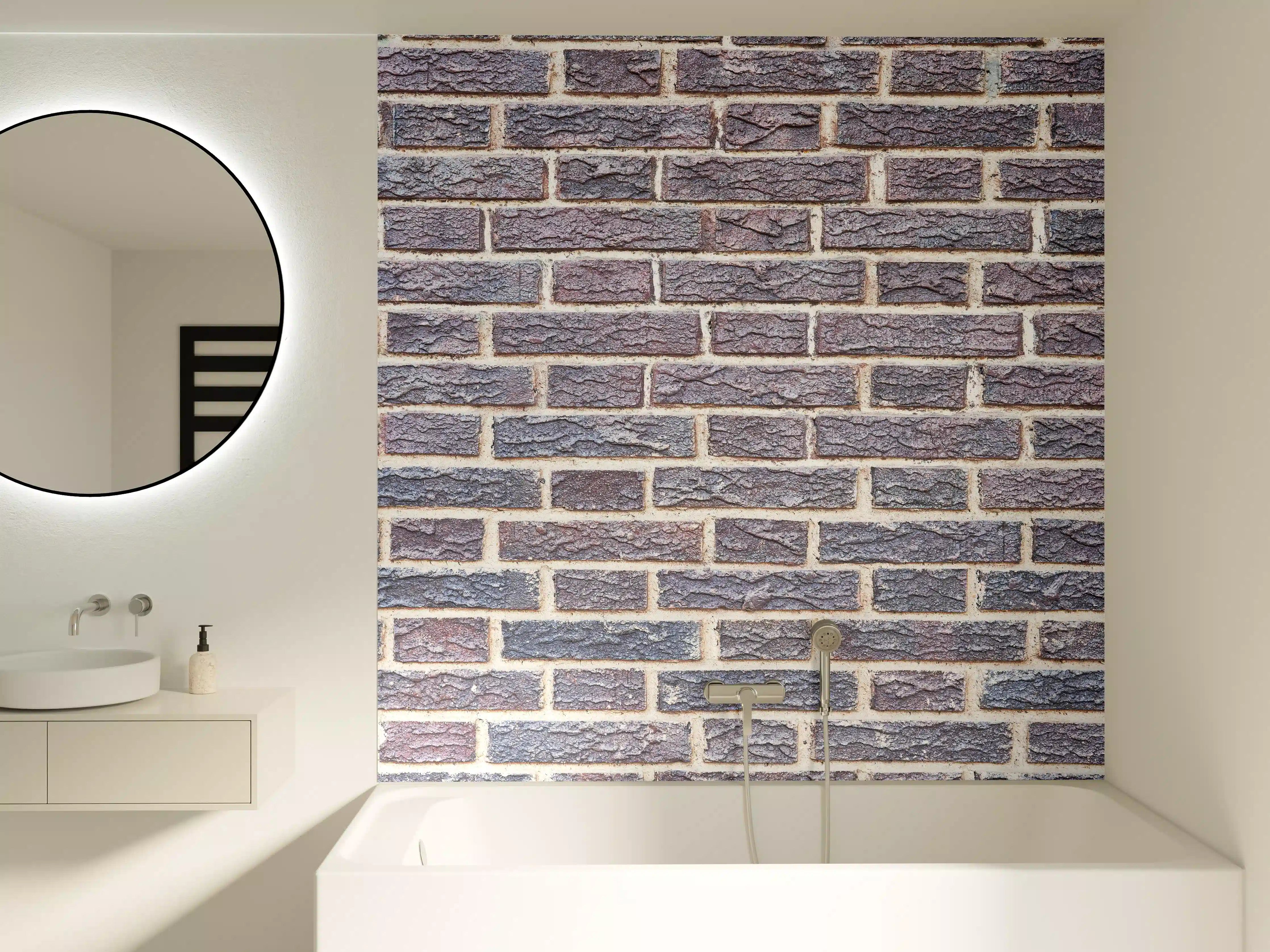 Badewannen-Rückwand - Zementmauertextur mit rissigen Fliesen