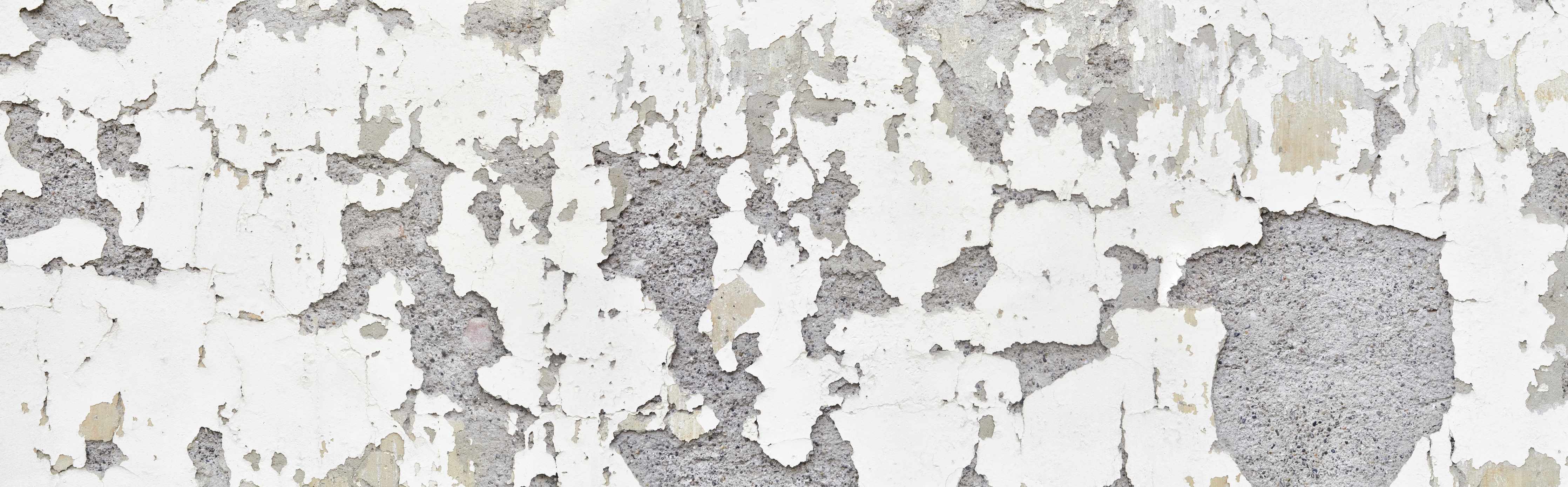 Badewannen-Rückwand-Zerplatze Fassade eines alten Hauses