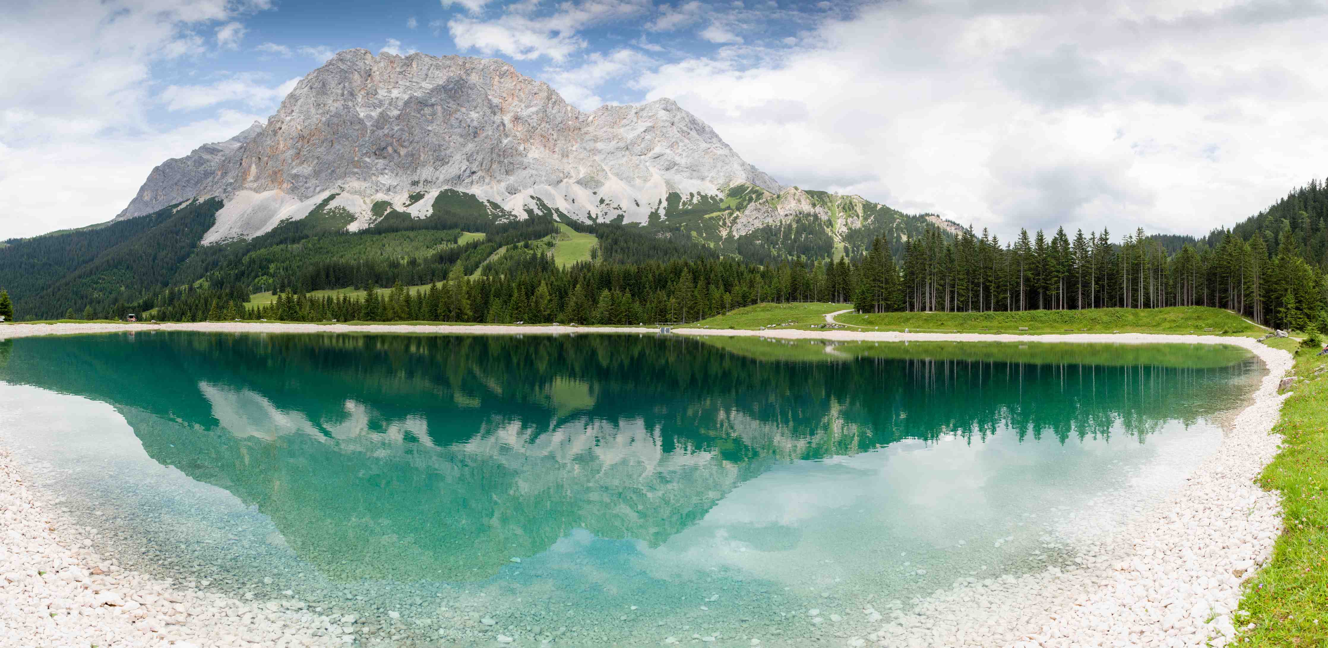 Badewannen-Rückwand-Zugspitzarena bei Ehrwald
