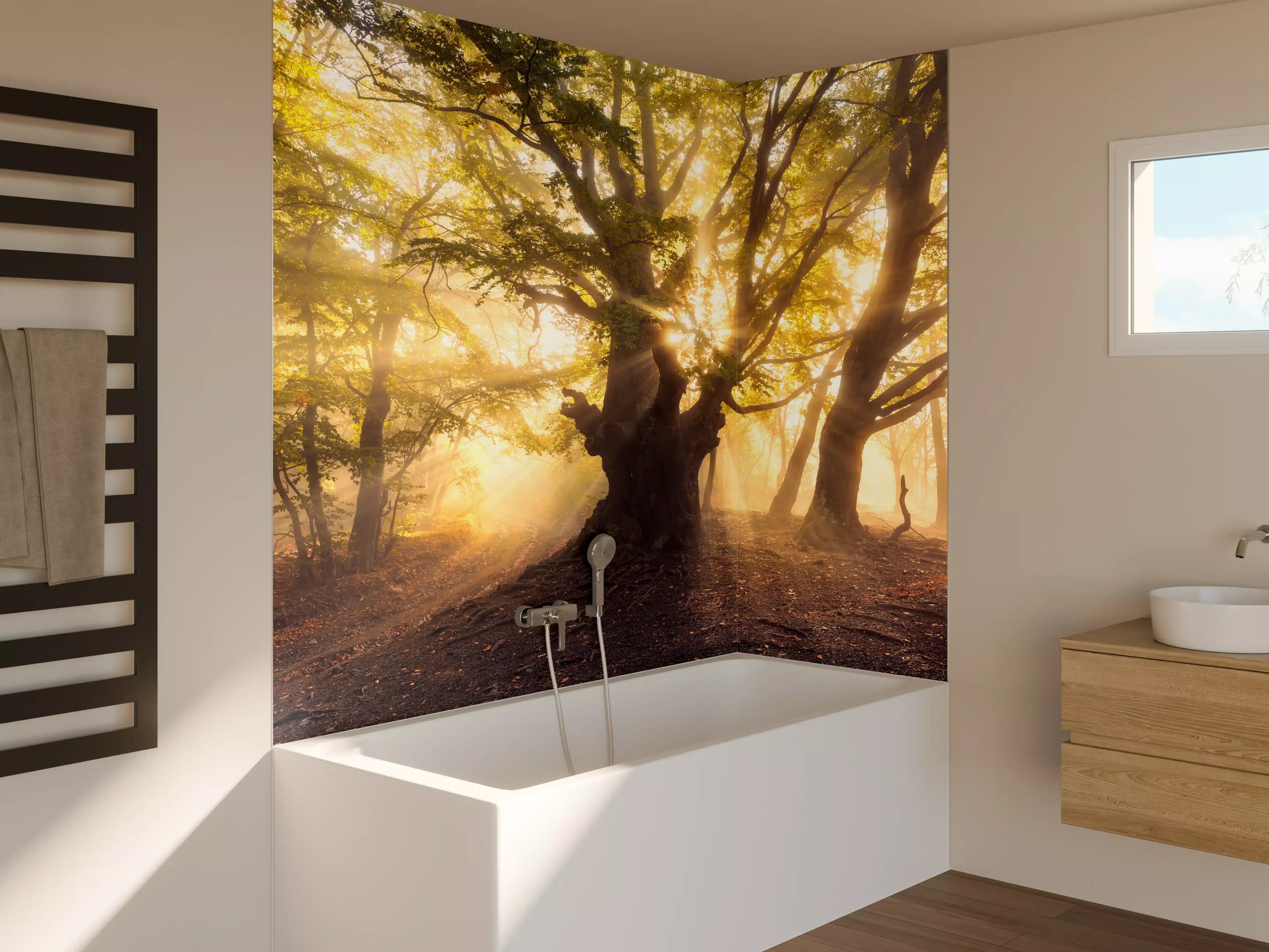 Badewannen-Rückwand - alter Baum bei Sonnenaufgang im Nebel