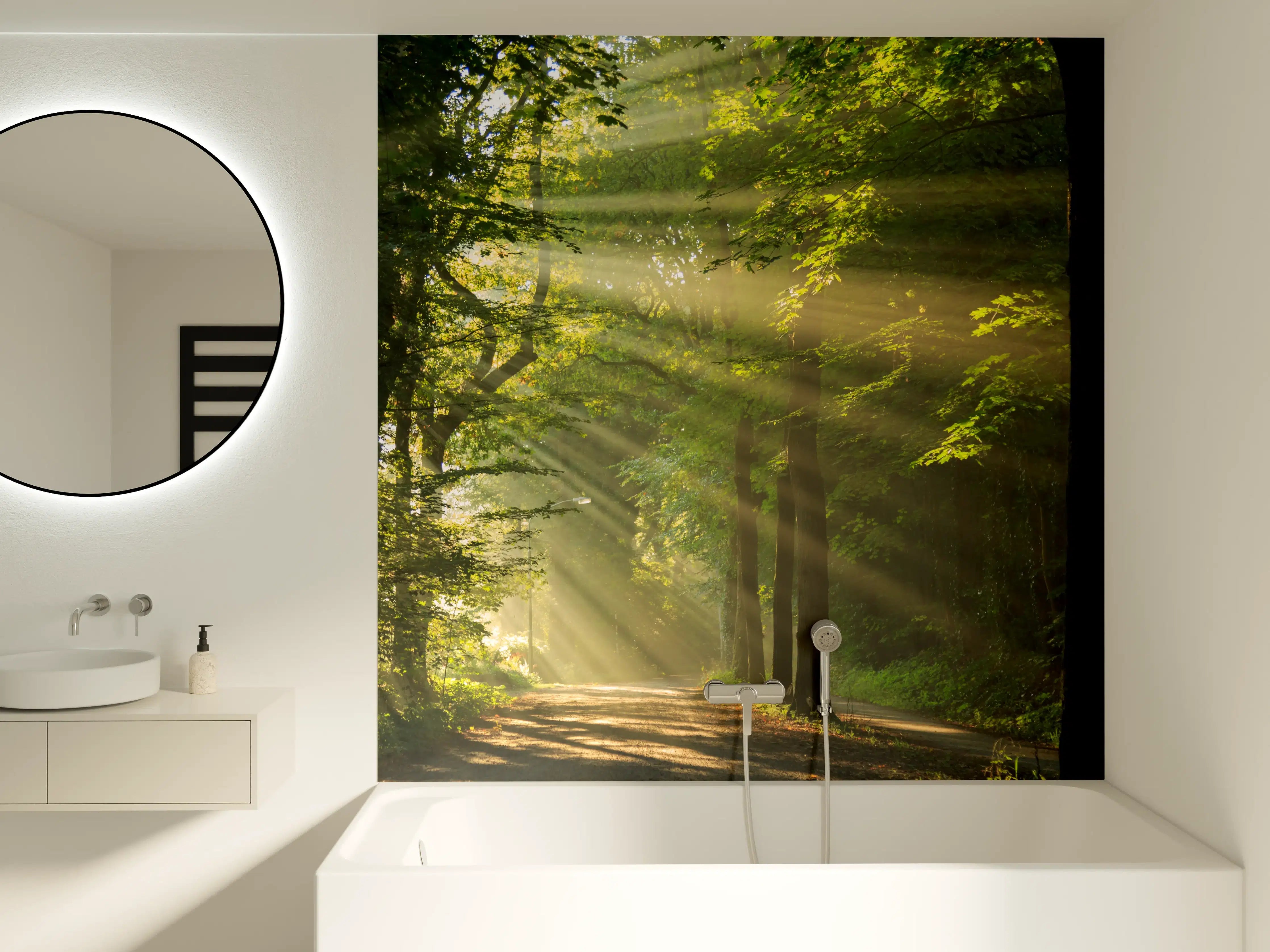 Badewannen-Rückwand - erleuchtende Sonnenstrahlen in den Wald