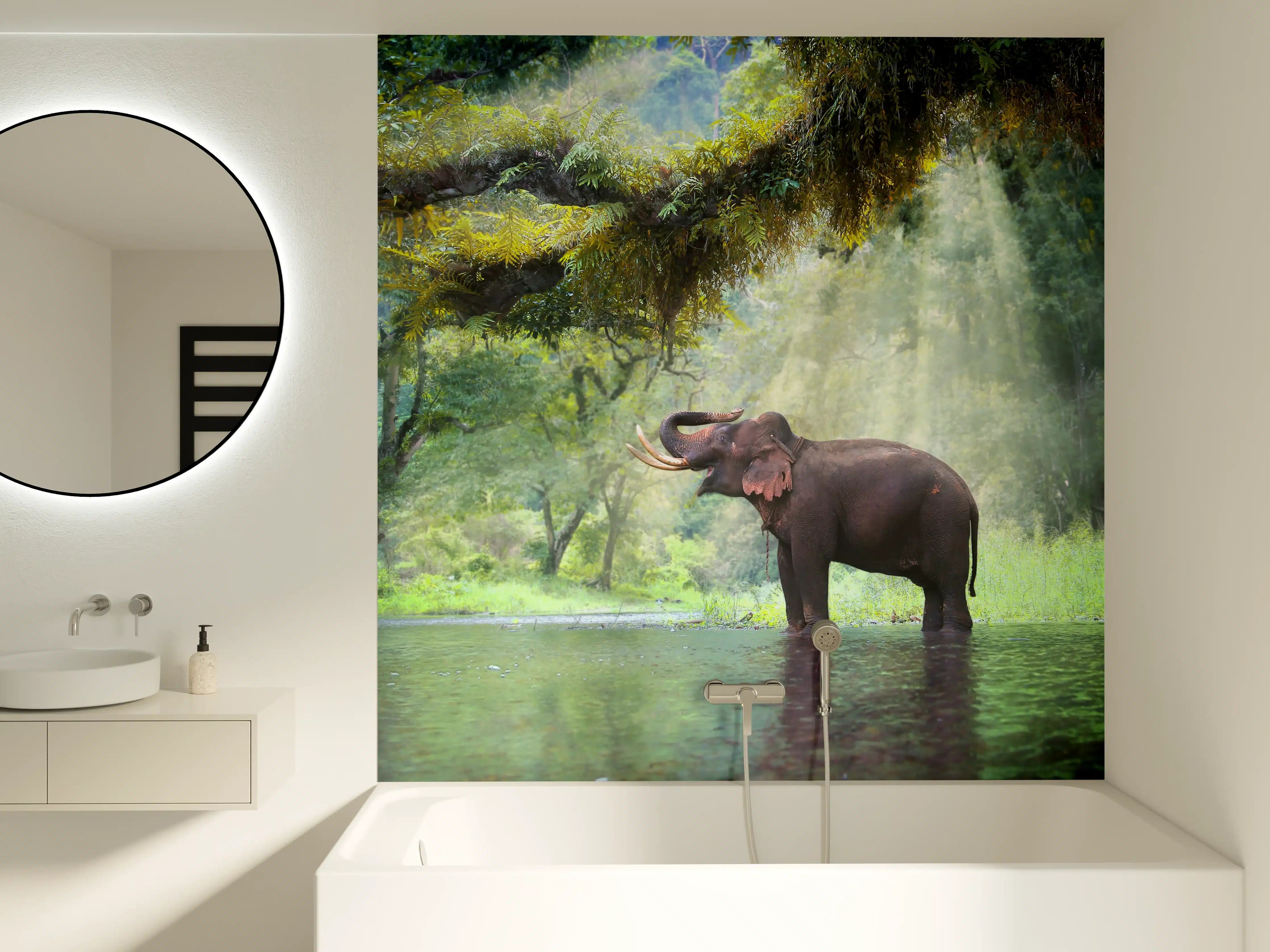 Badewannen-Rückwand - wilde Elefanten im Wald von Kanchanaburi