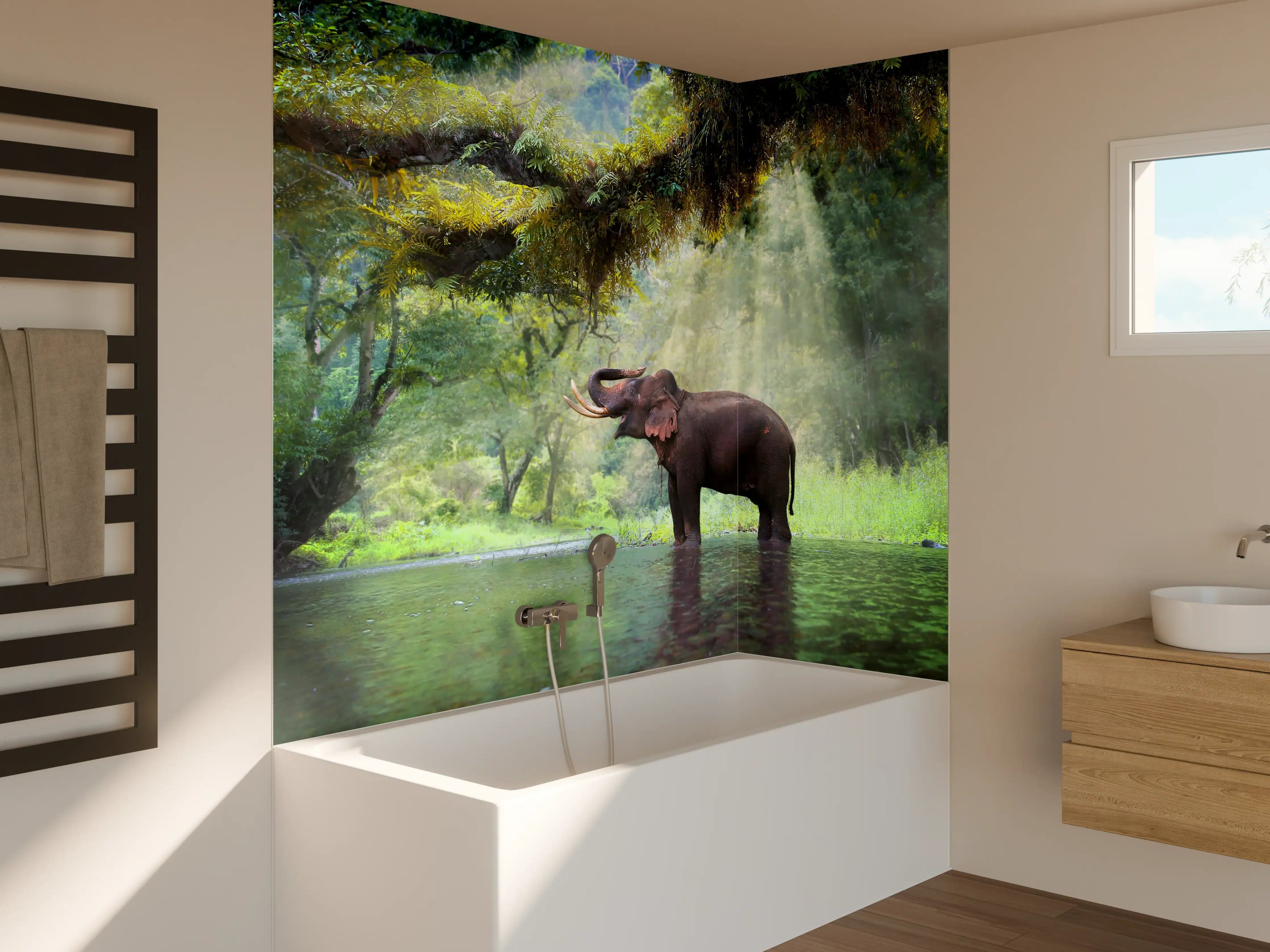 Badewannen-Rückwand - wilde Elefanten im Wald von Kanchanaburi