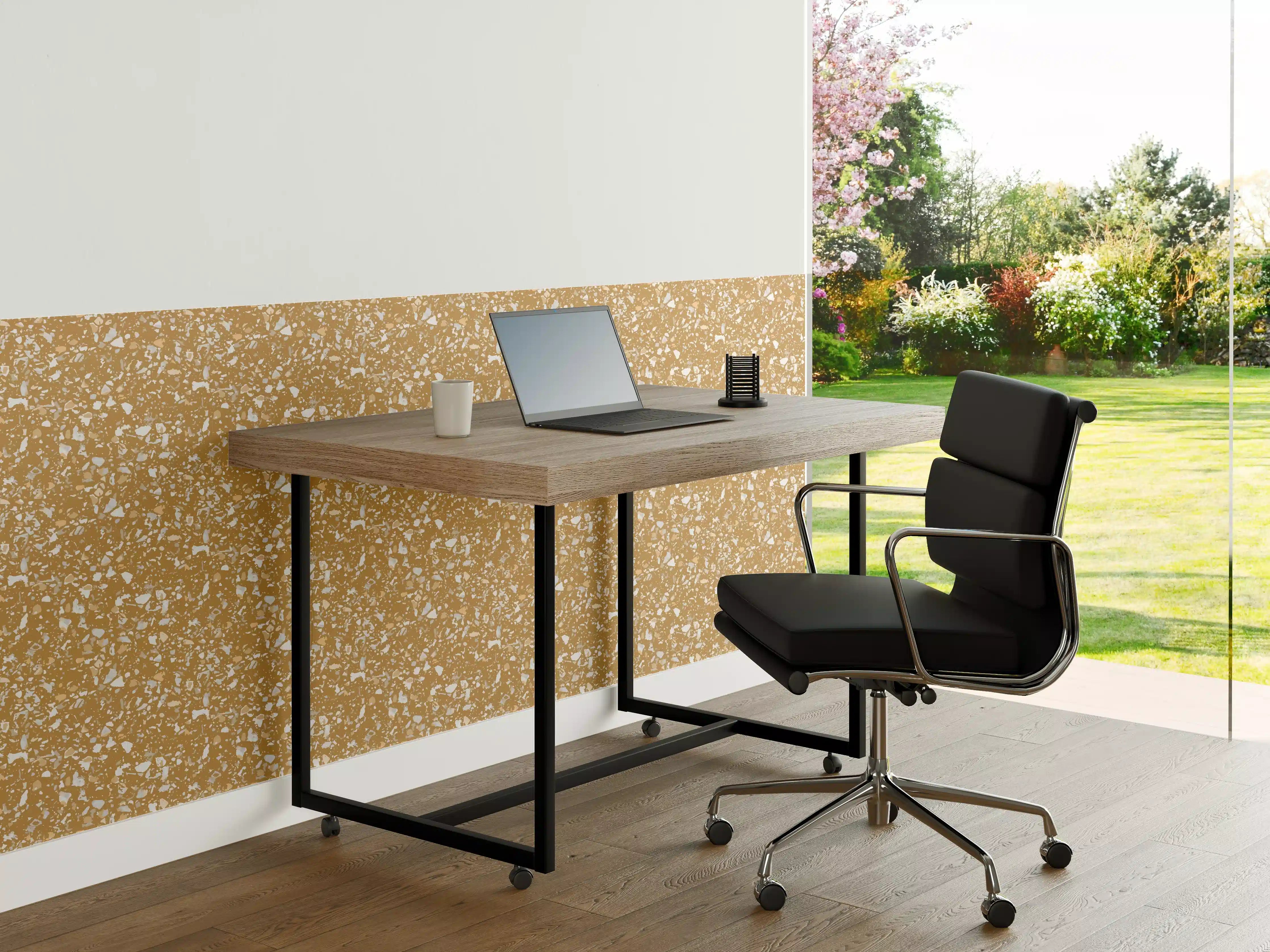 Büro Wandgestaltung - Beige Terrazzoboden mit Ocker-Tönen