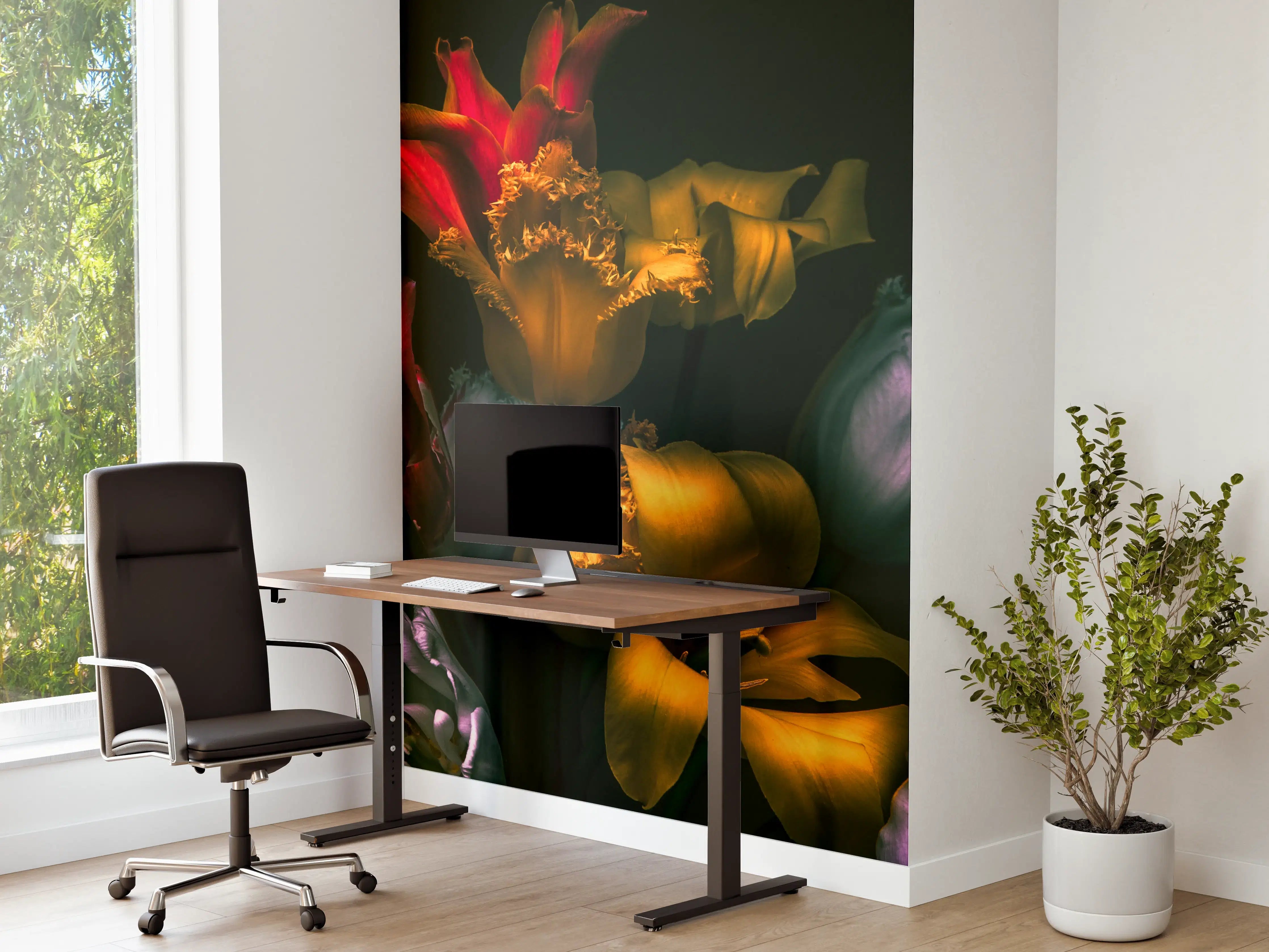 Büro Wandgestaltung - Beleuchtete Edelrosen in dunklem Hintergrund