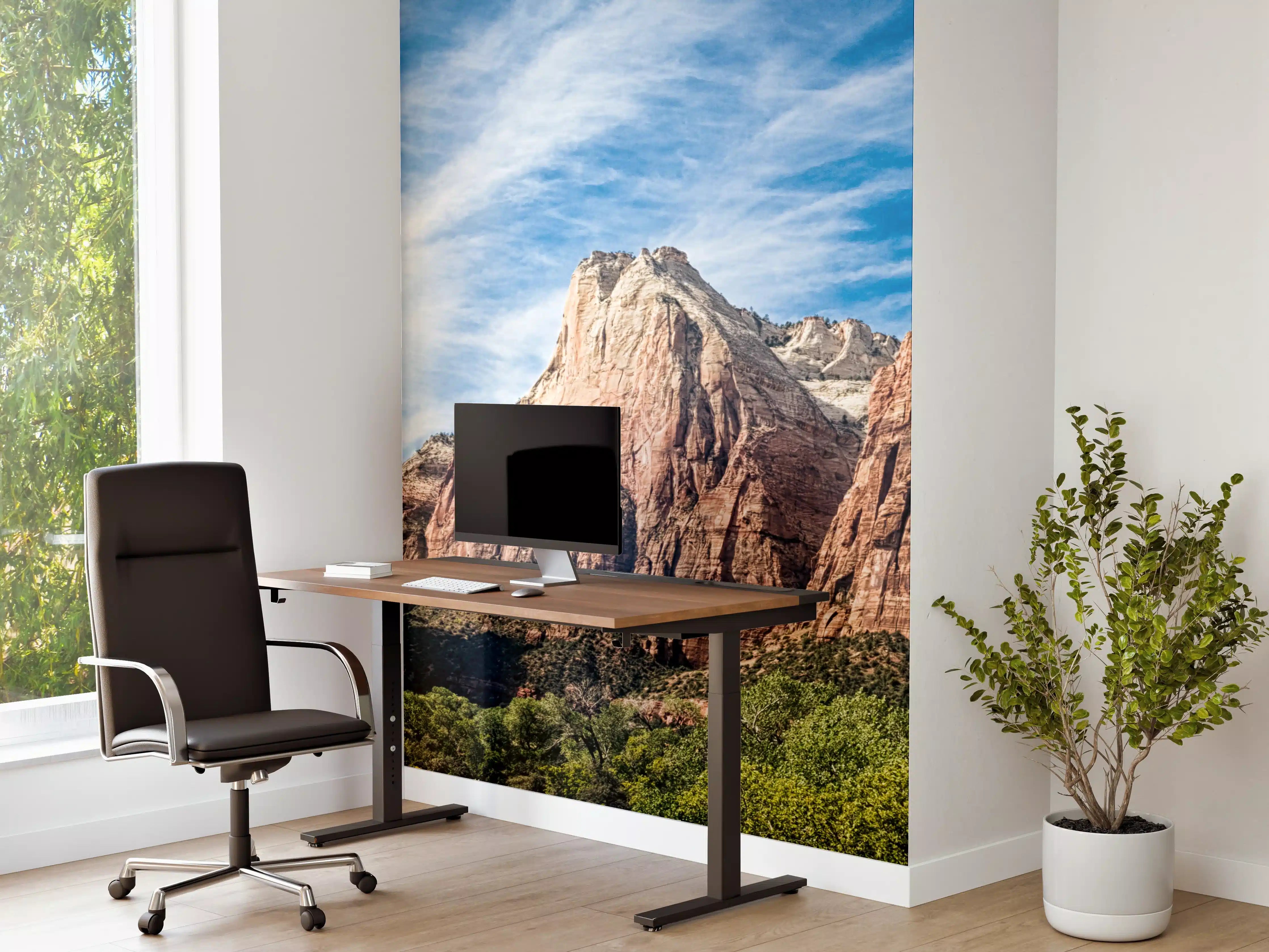 Büro Wandgestaltung - Berglandschaft mit klaren Wolken am Himmel