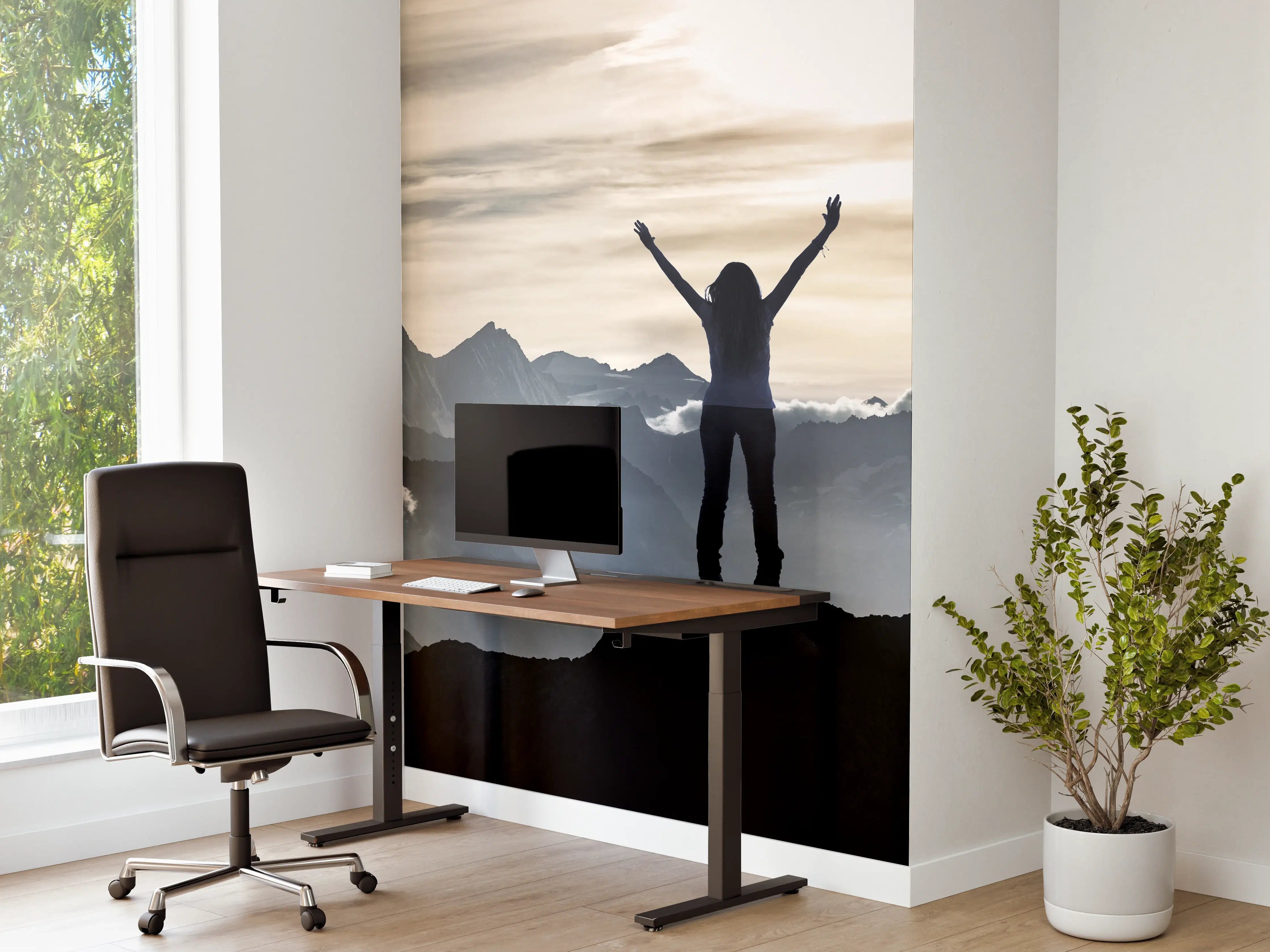 Büro Wandgestaltung - Bergsteigerin am Gipfel