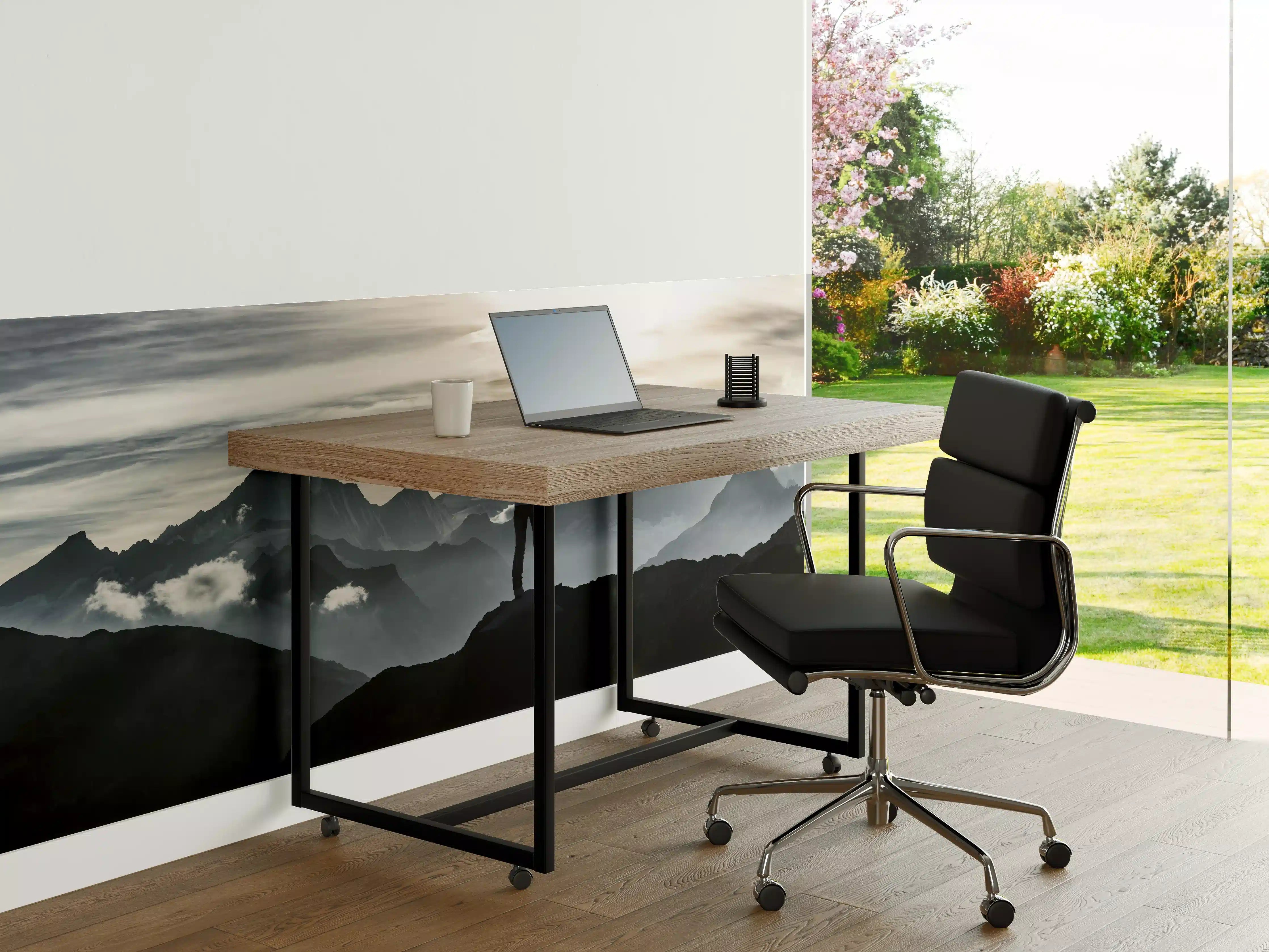 Büro Wandgestaltung - Bergsteigerin am Gipfel