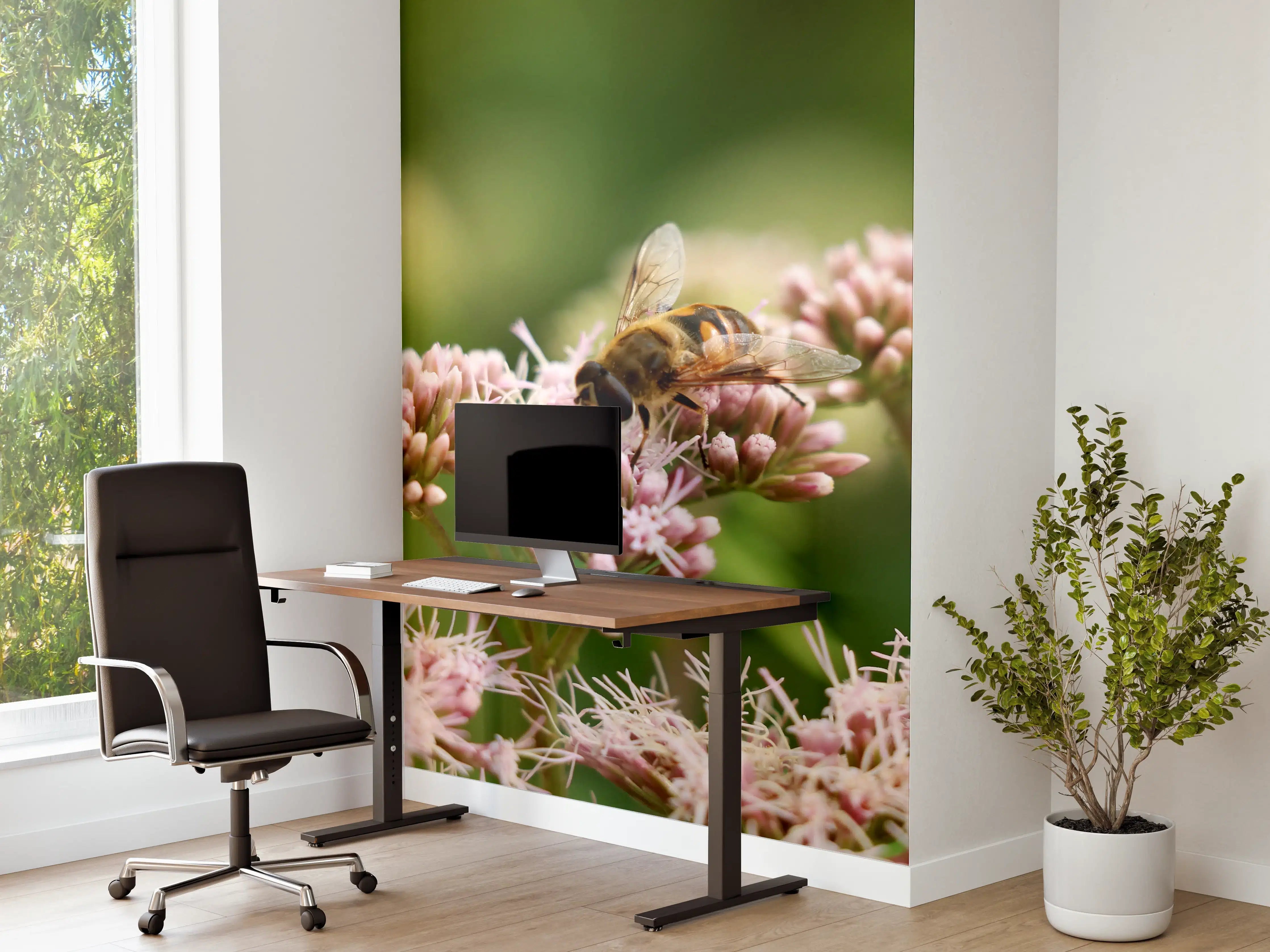 Büro Wandgestaltung - Biene auf Rosa Blüten Makro