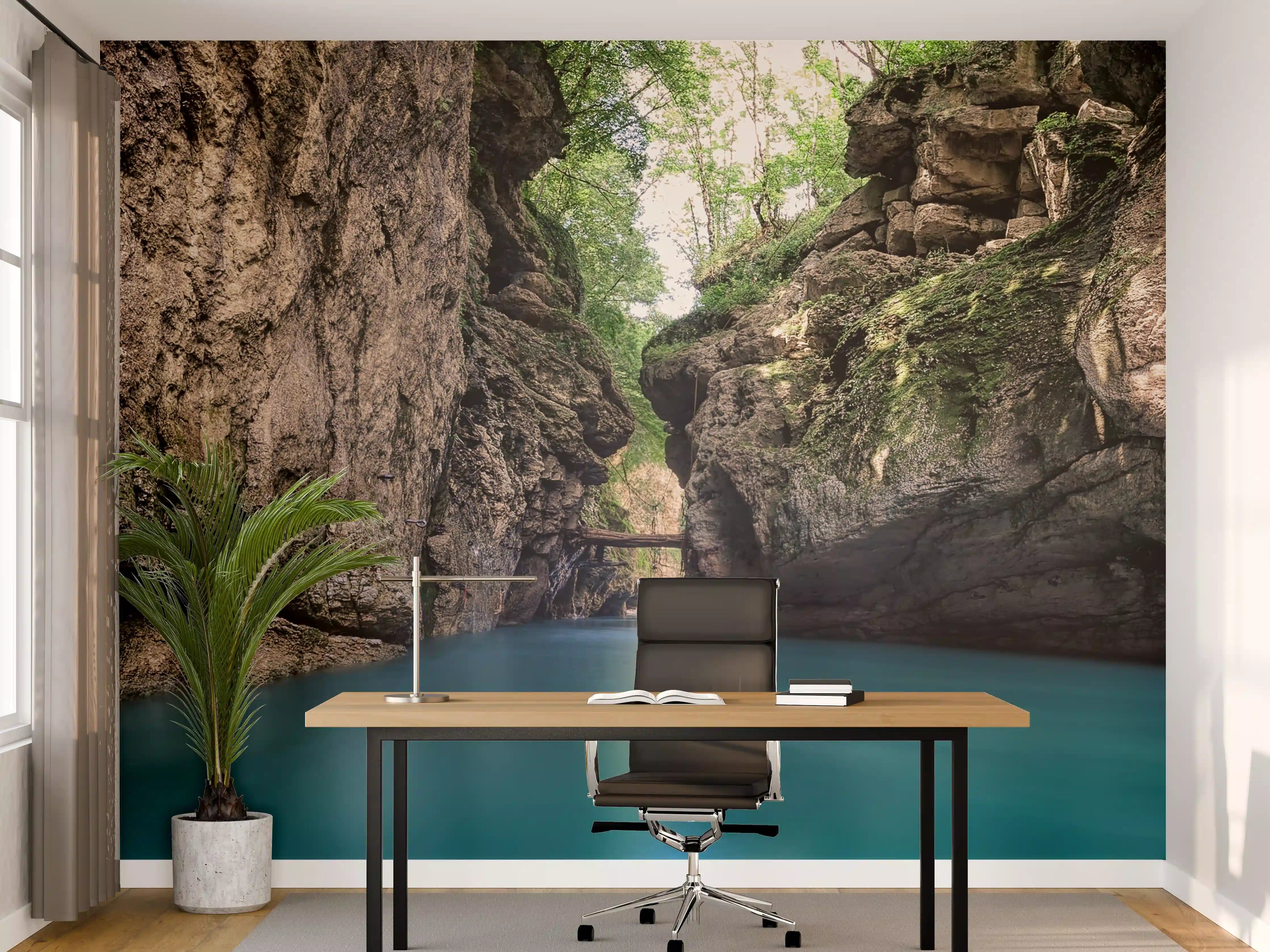 Büro Wandgestaltung - Blaue Flussdurchquerung zwischen Felswänden