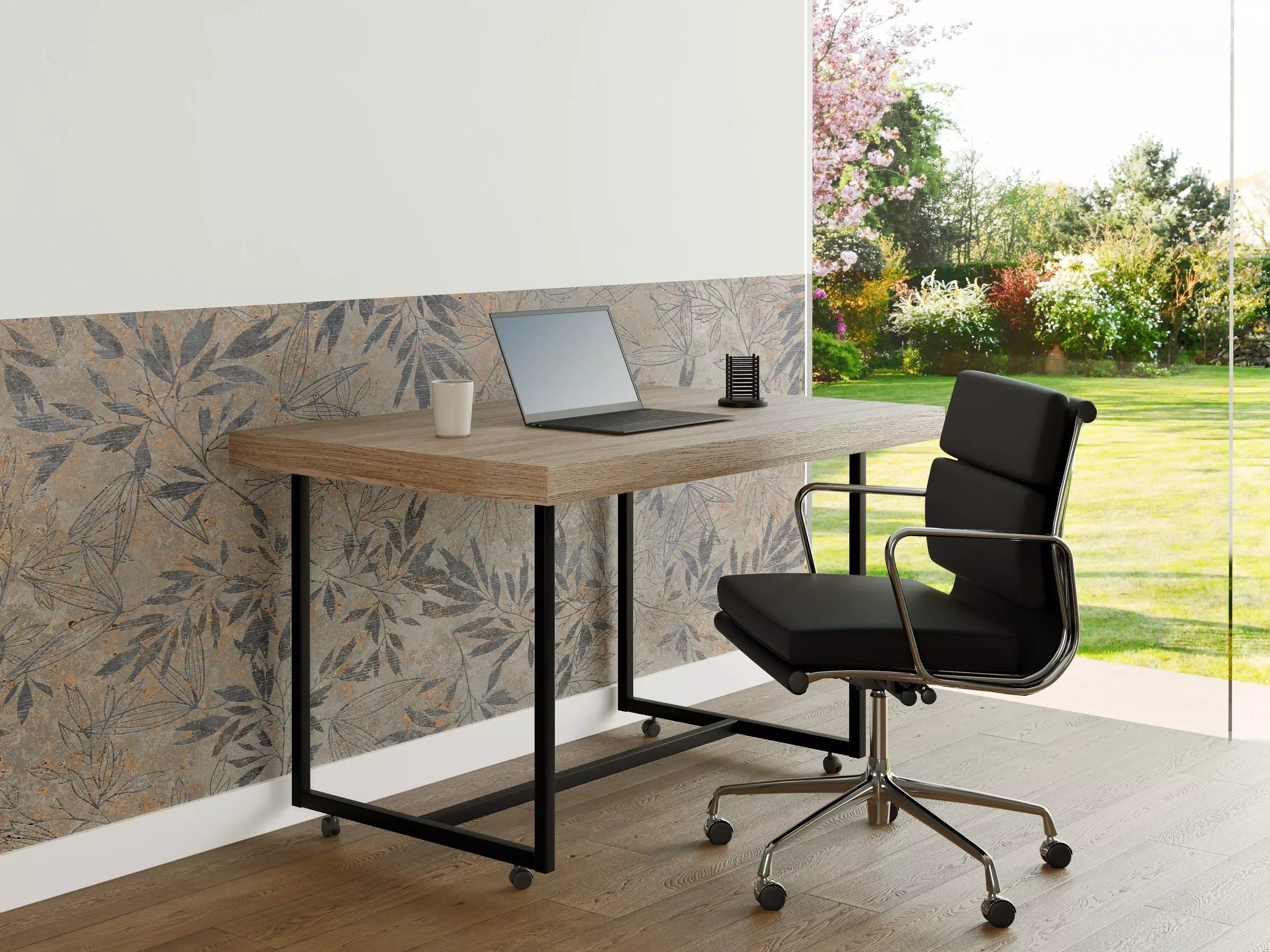 Büro Wandgestaltung - Blumen auf alten weißen Wandhintergrund