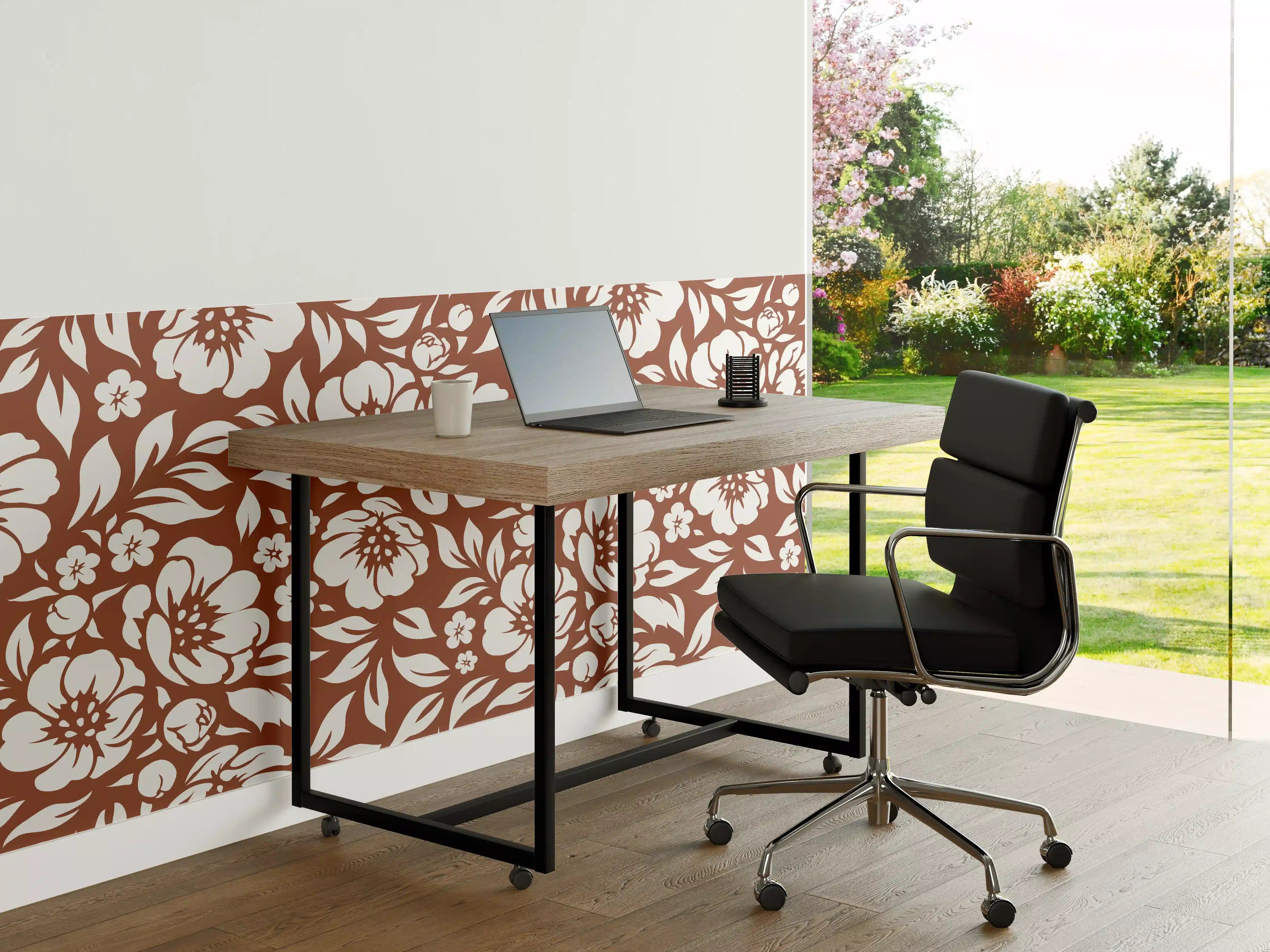Büro Wandgestaltung - Blumenmuster in Braun und zarten Grautönen