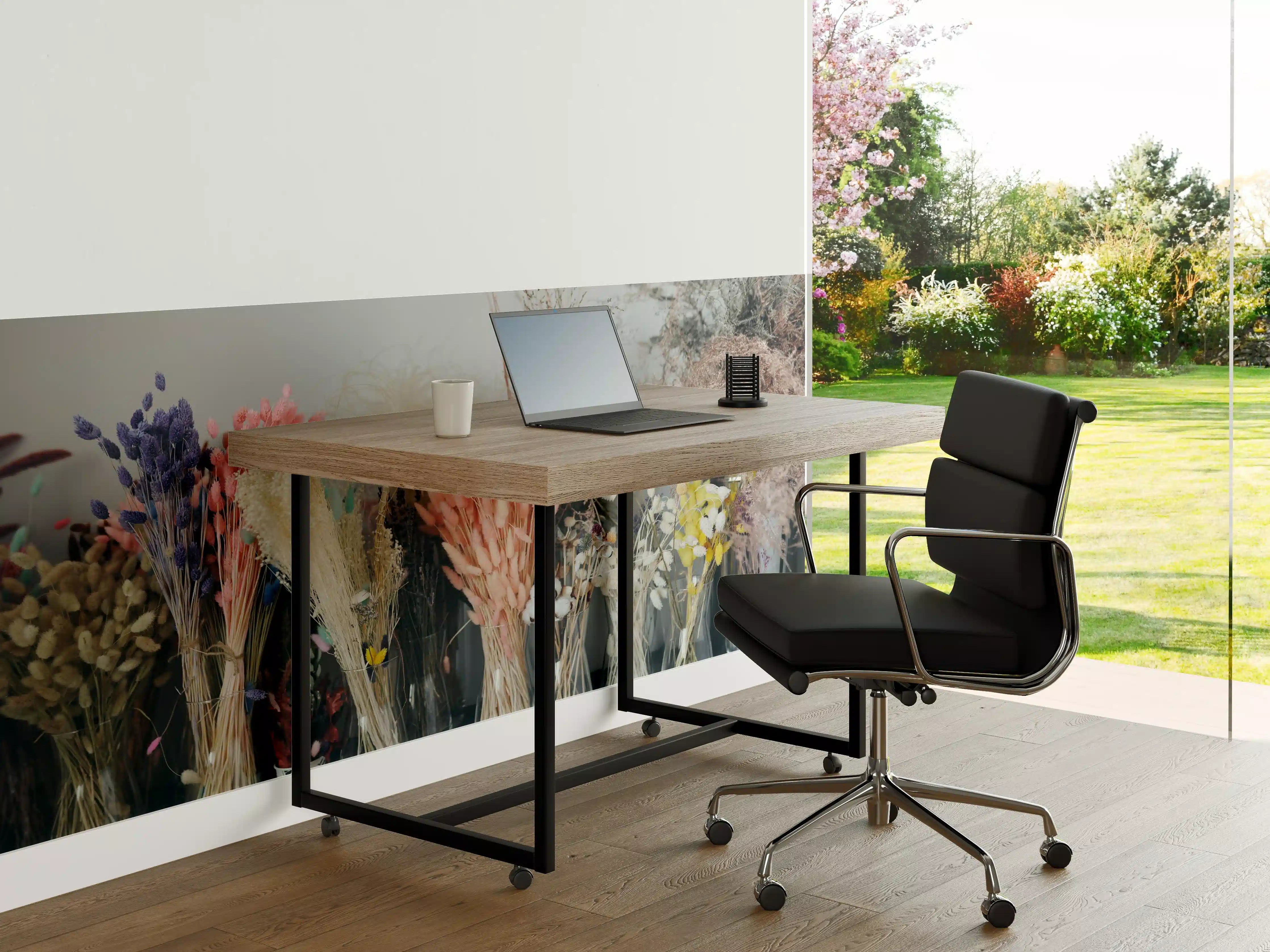 Büro Wandgestaltung - Bunte Trockenblumen im Regal