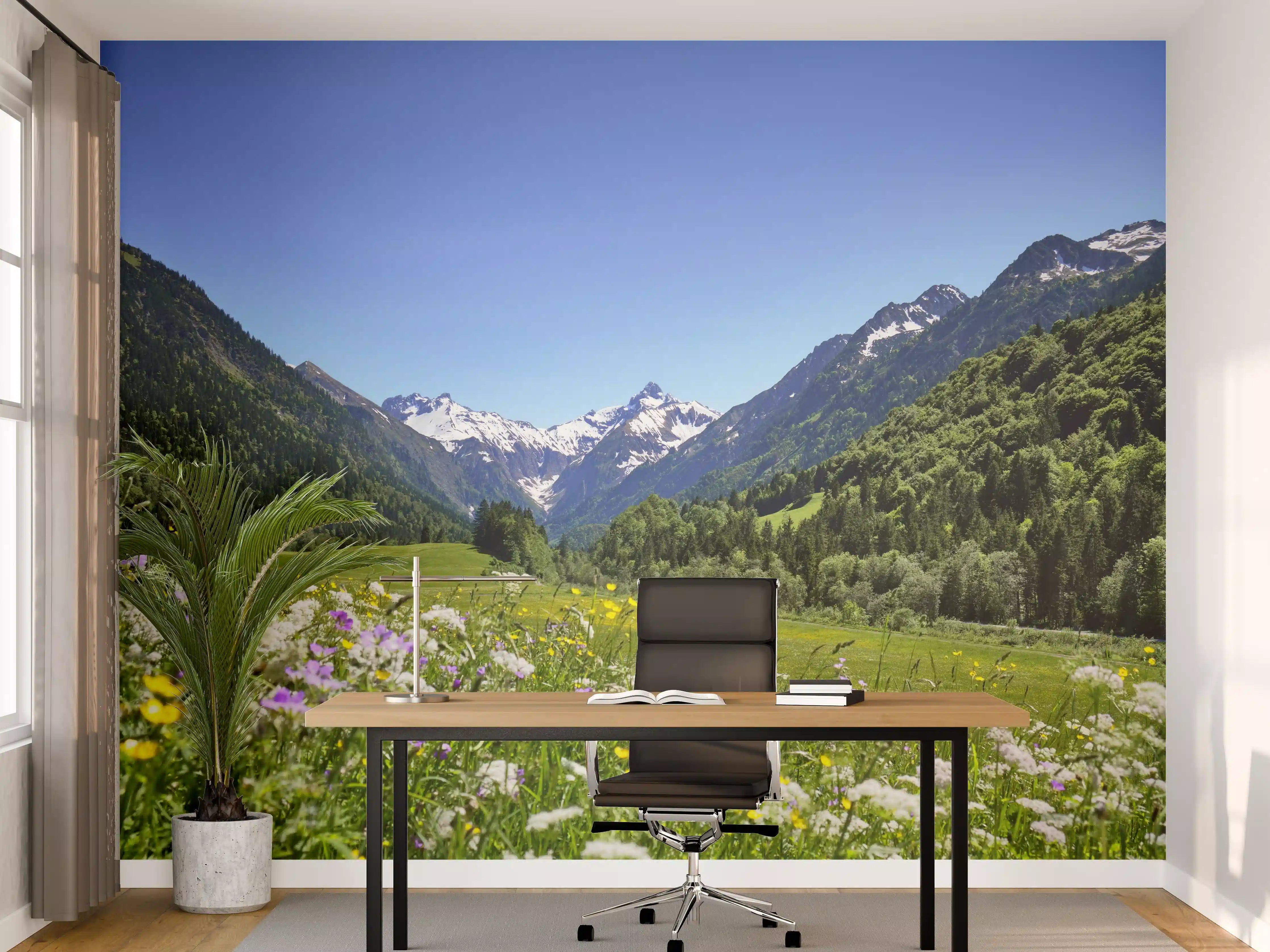 Büro Wandgestaltung - Bunte Wiese in den Alpen