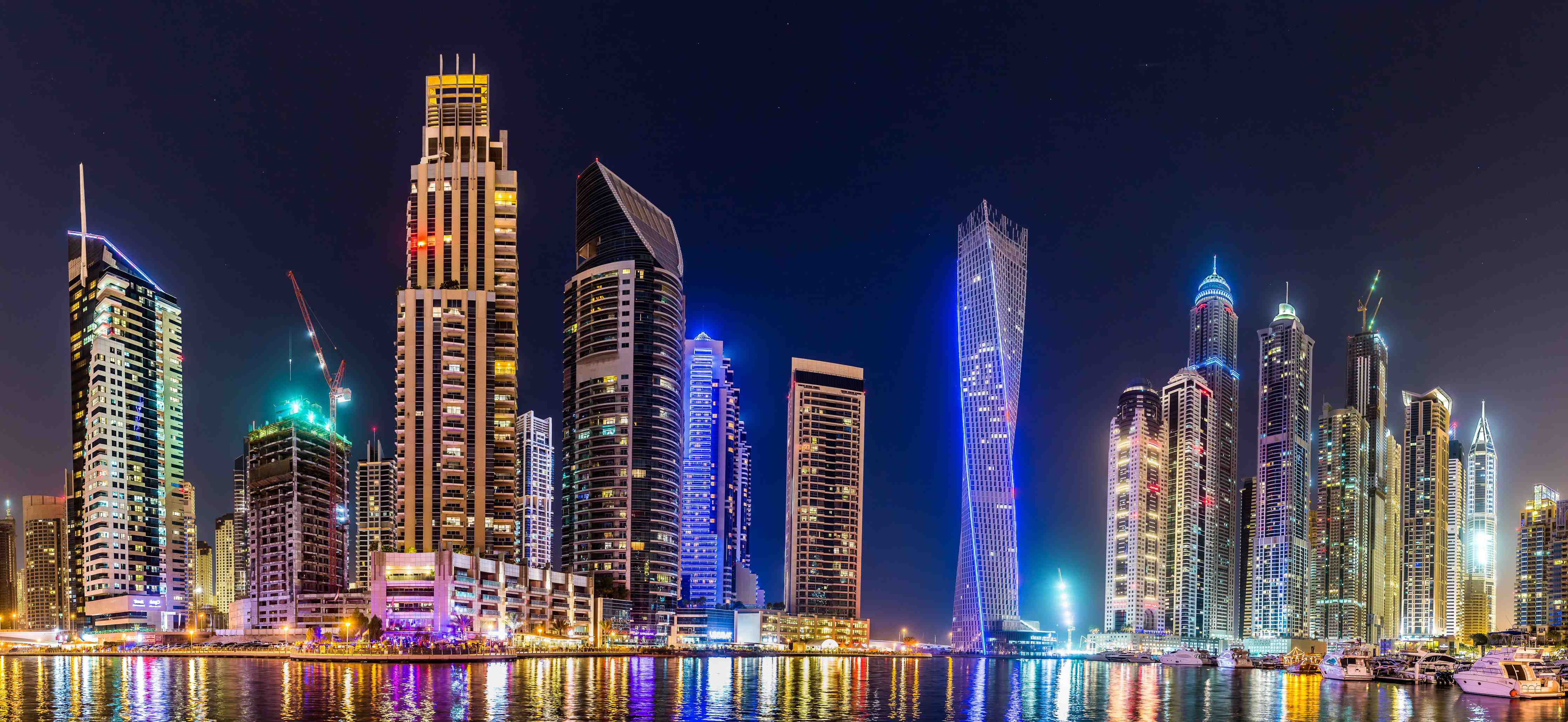 Büro Wandgestaltung-Dubai Marina Skyline bei Nacht