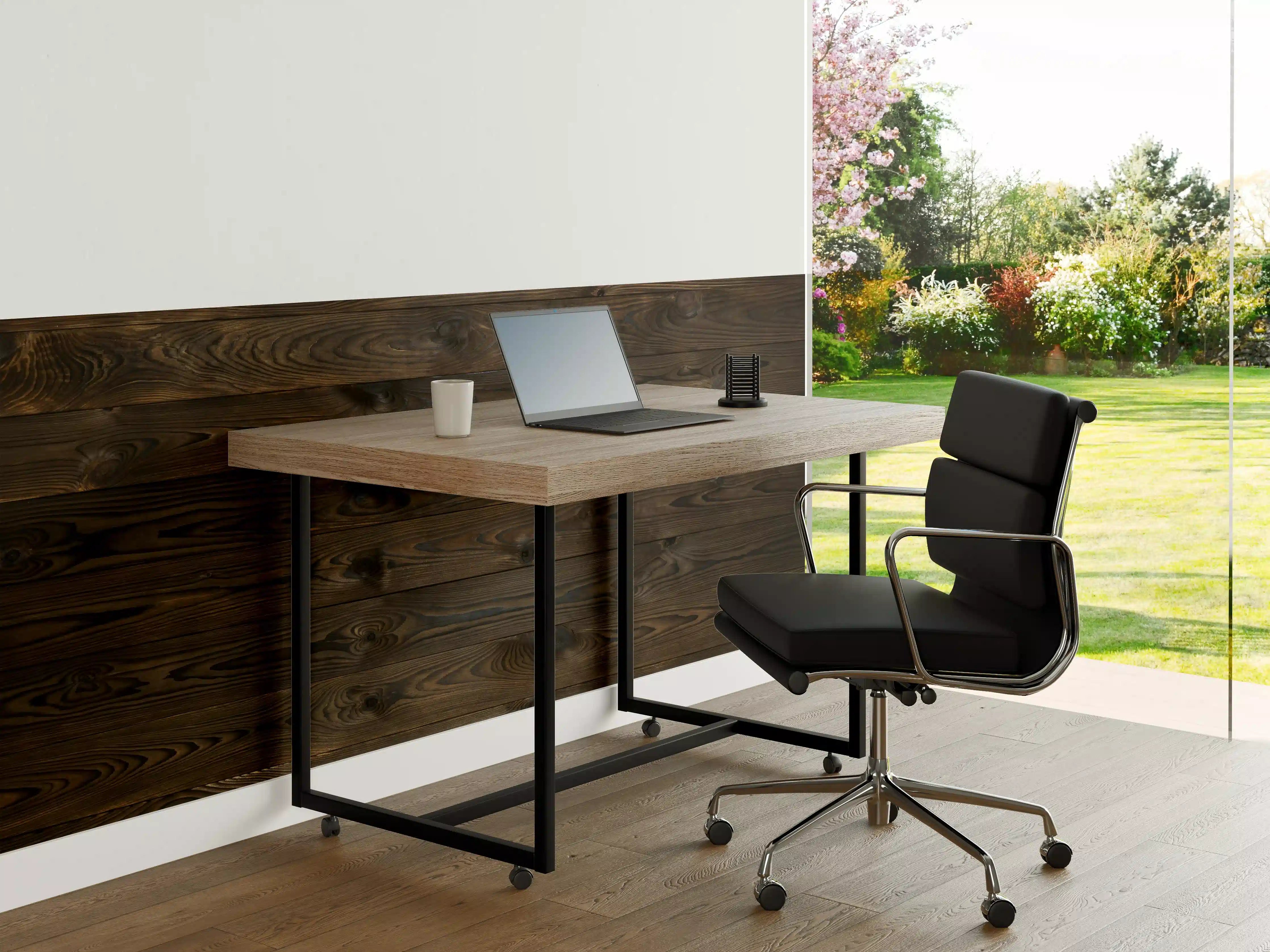 Büro Wandgestaltung - Dunkle Holzoptik mit natürlichem Charme