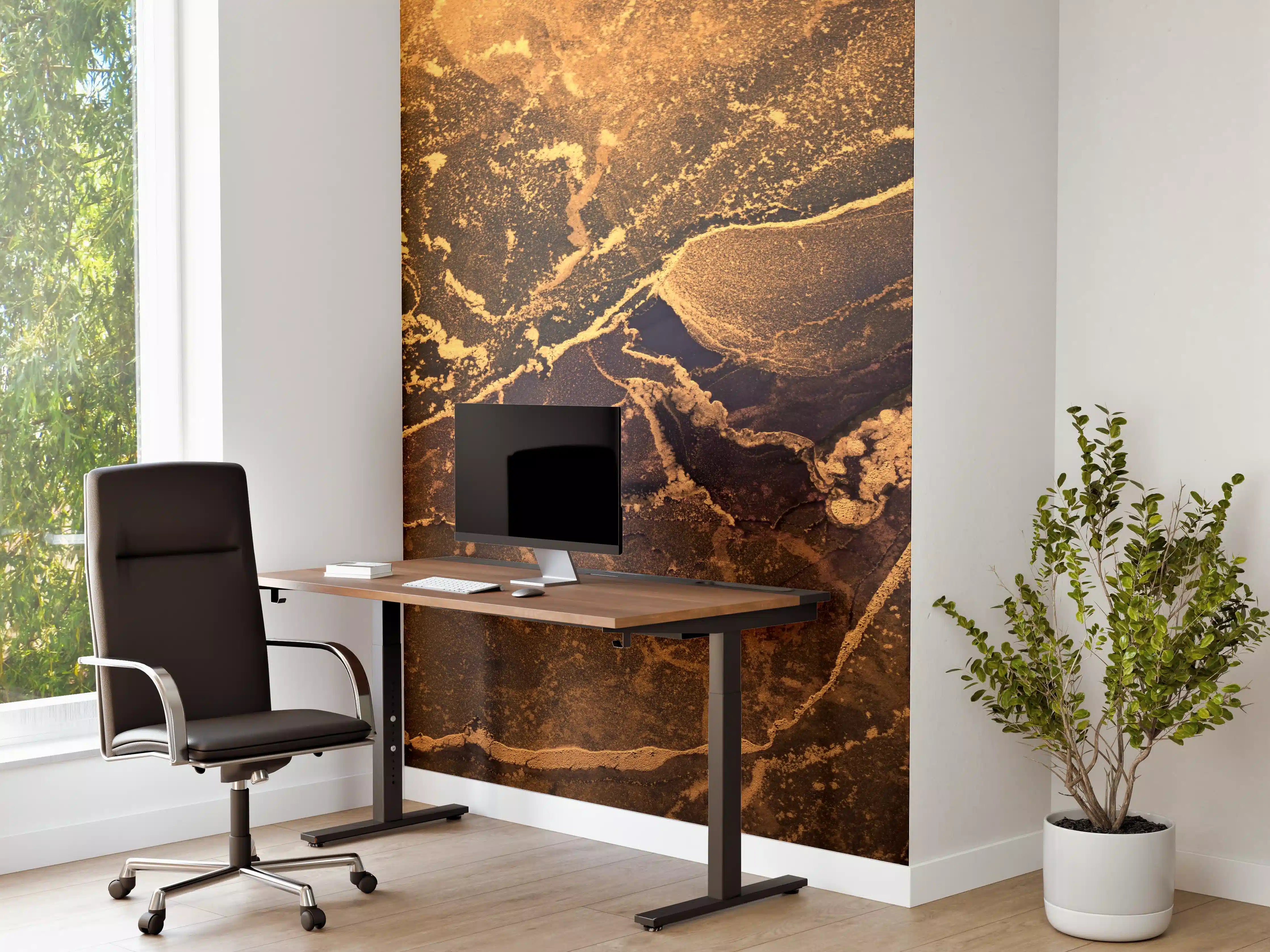 Büro Wandgestaltung - Dunkle Tinte mit Goldelementen